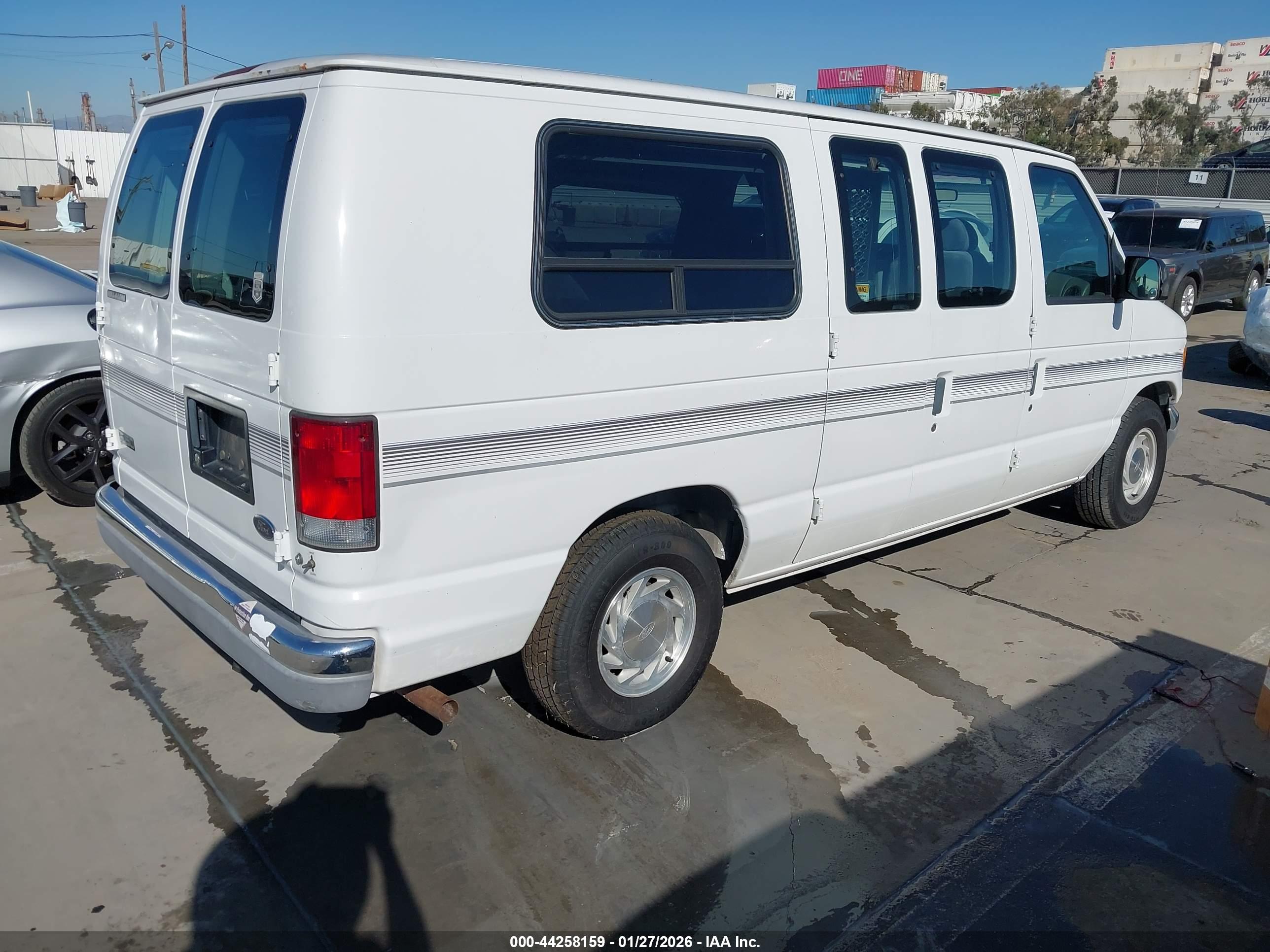FORD E-150 image 4