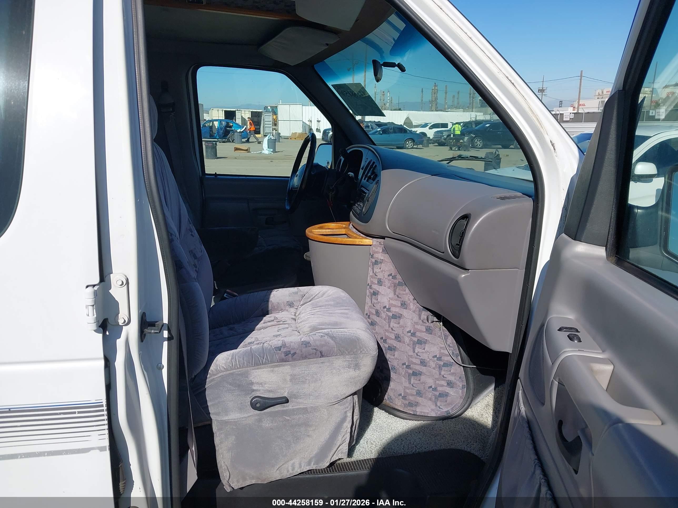 FORD E-150 image 5