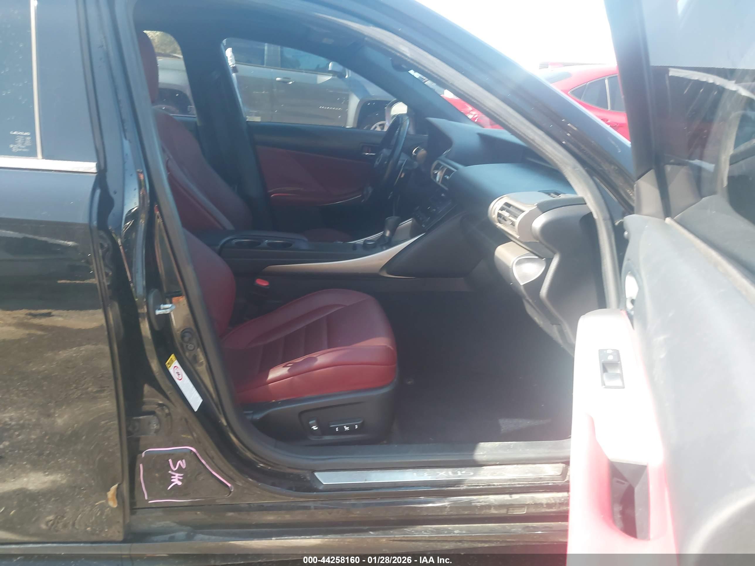 LEXUS IS image 5