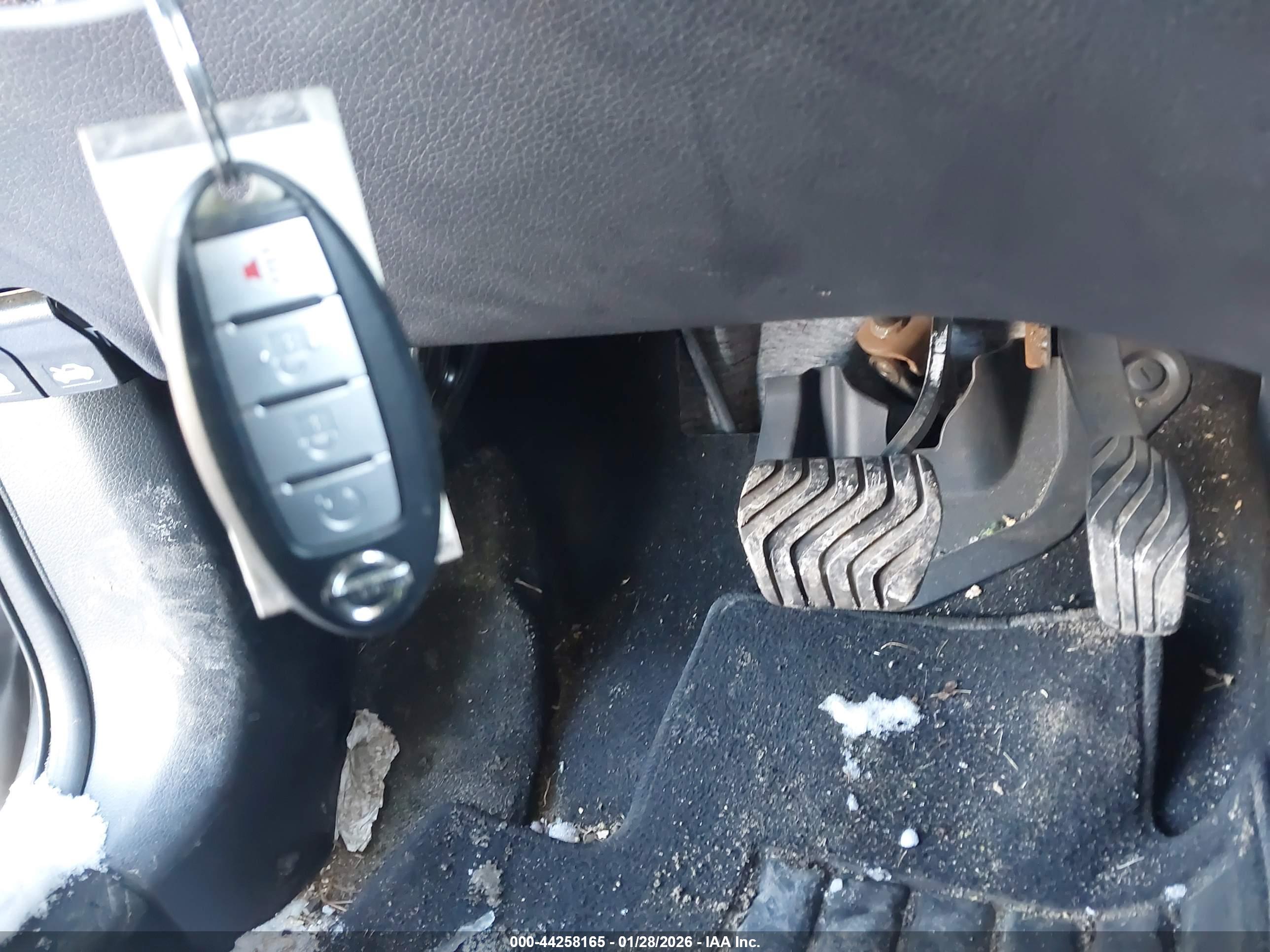 NISSAN ROGUE image 11