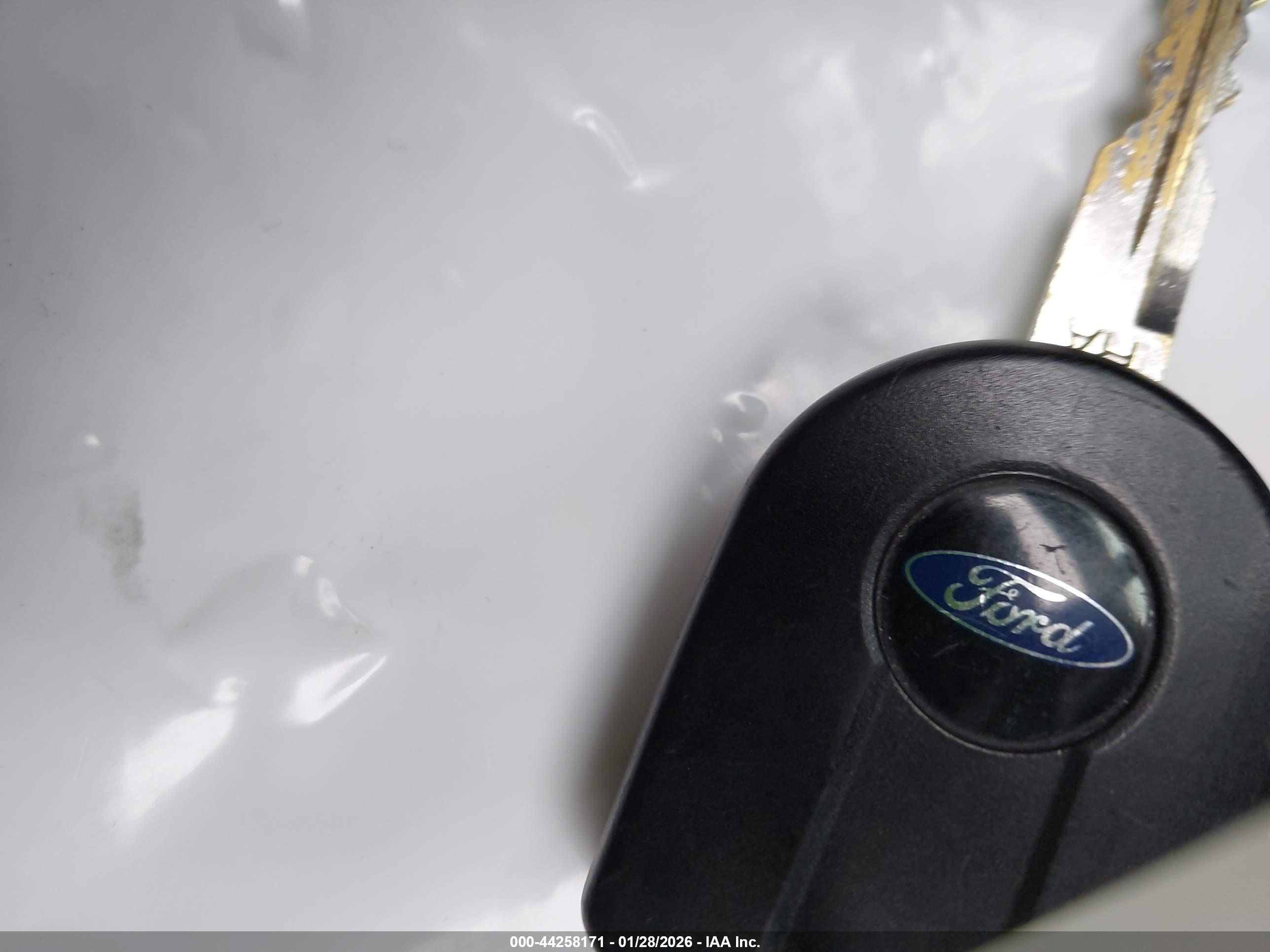 FORD FUSION image 11