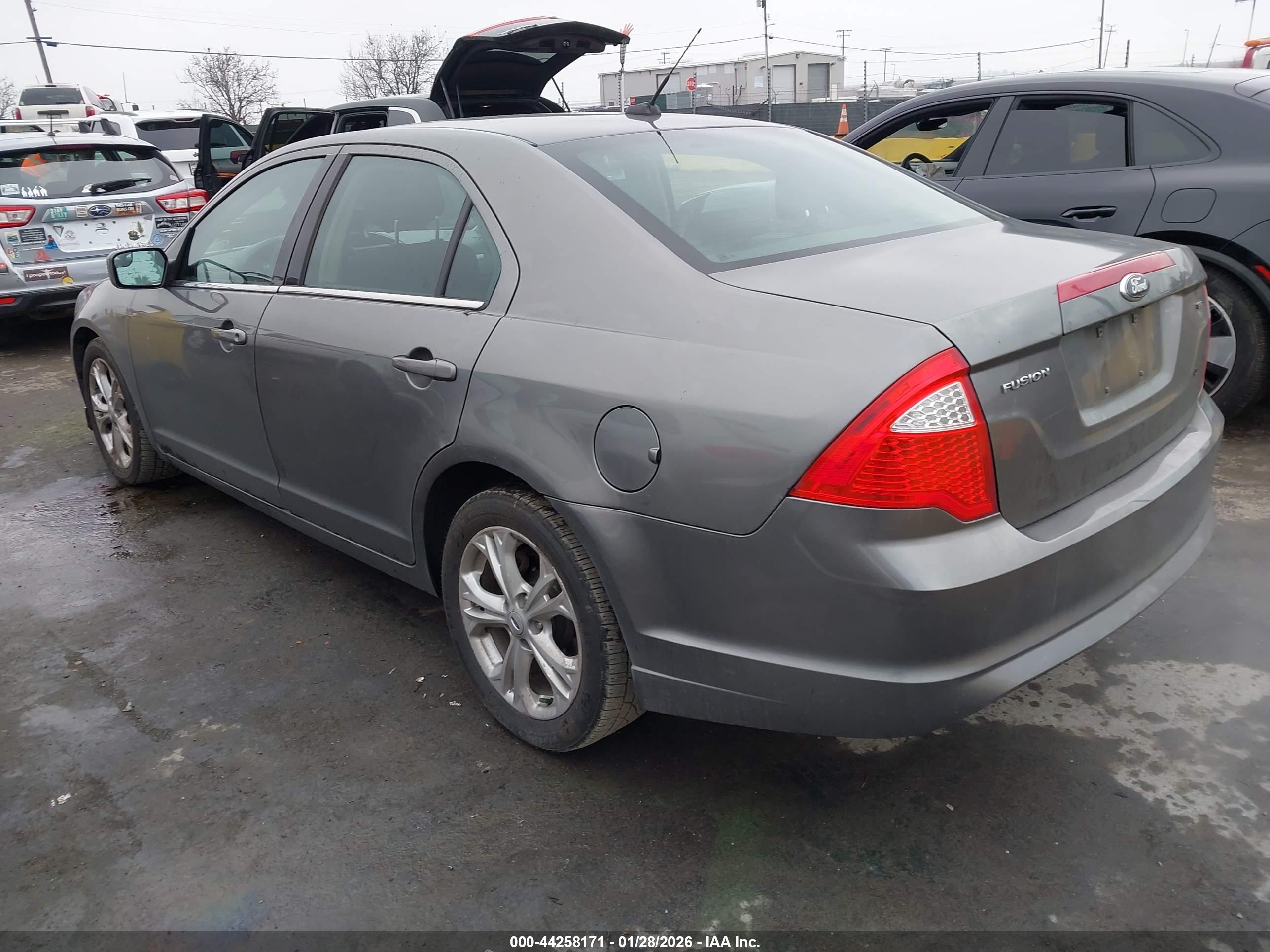 FORD FUSION image 3