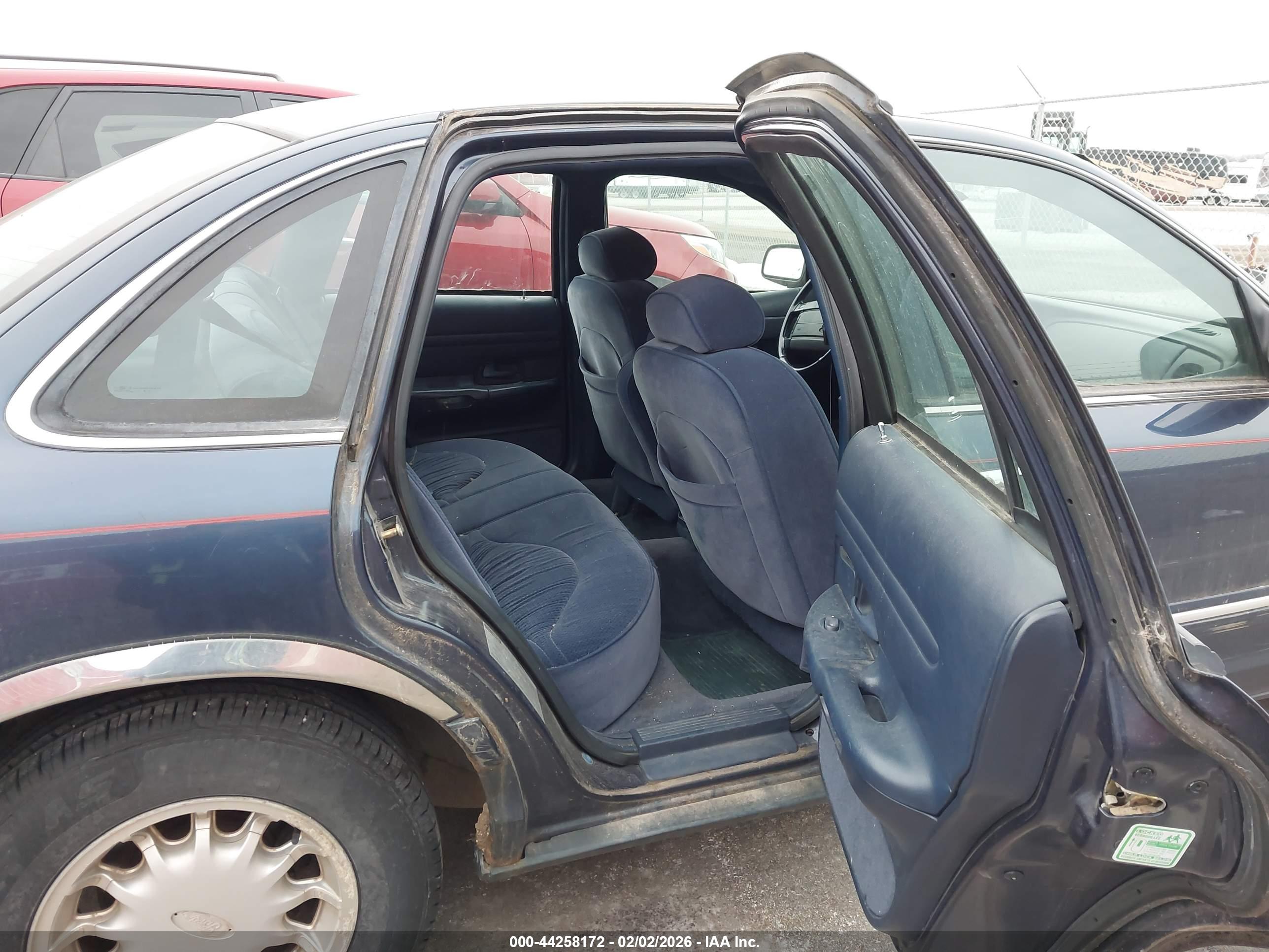 FORD CROWN image 8