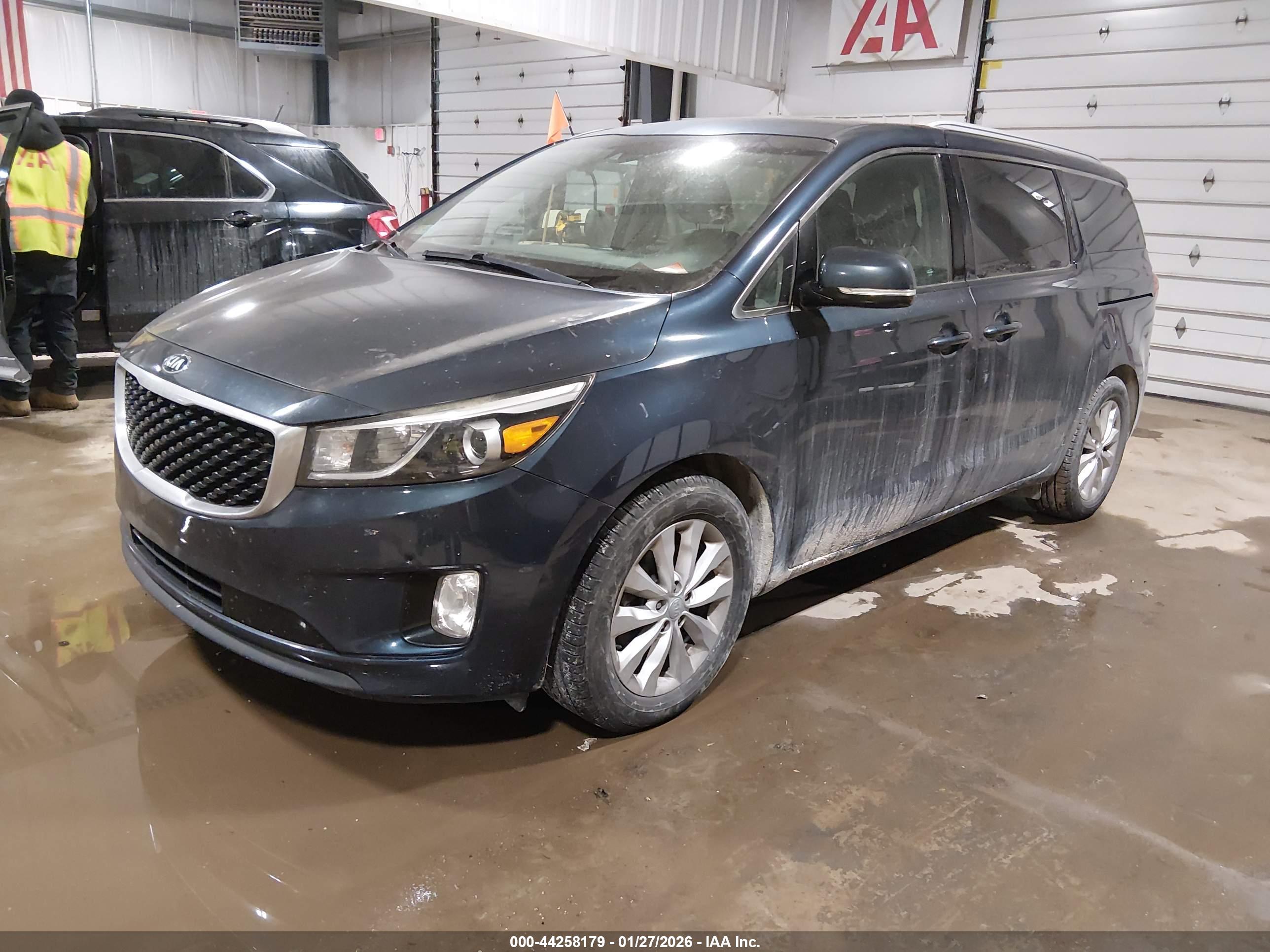 KIA SEDONA image 2