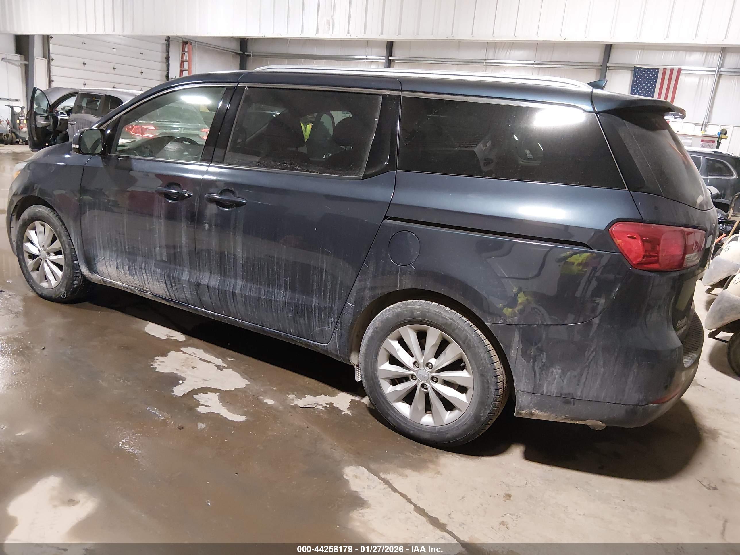 KIA SEDONA image 3