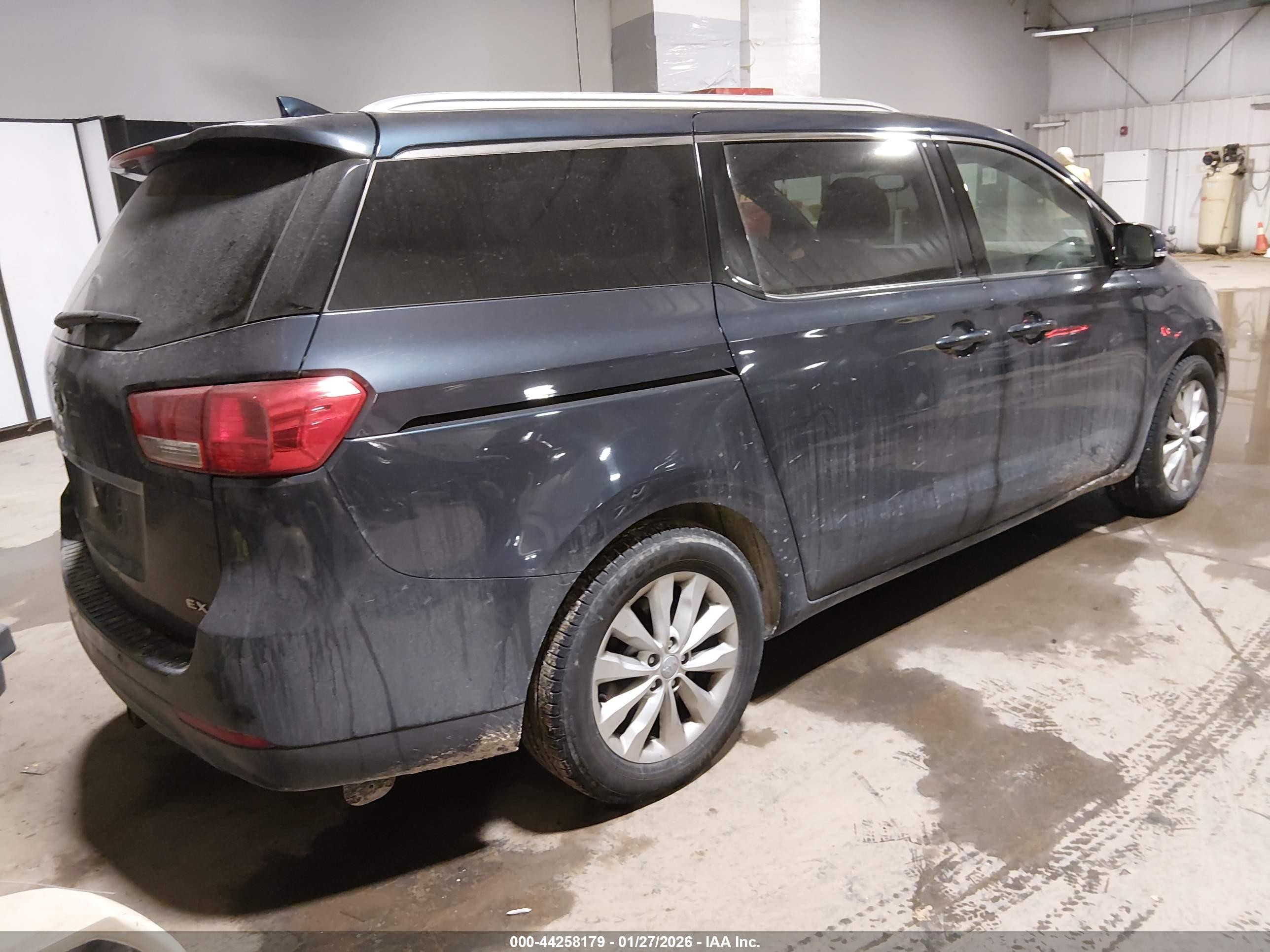 KIA SEDONA image 4