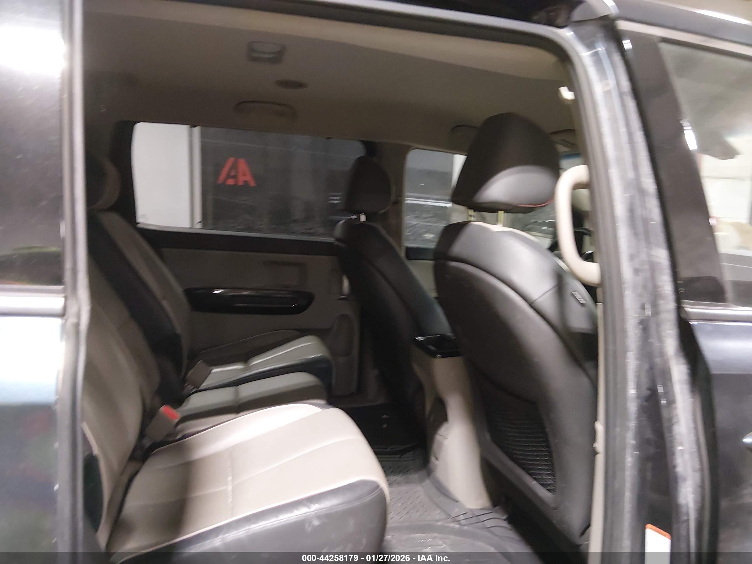 KIA SEDONA image 8