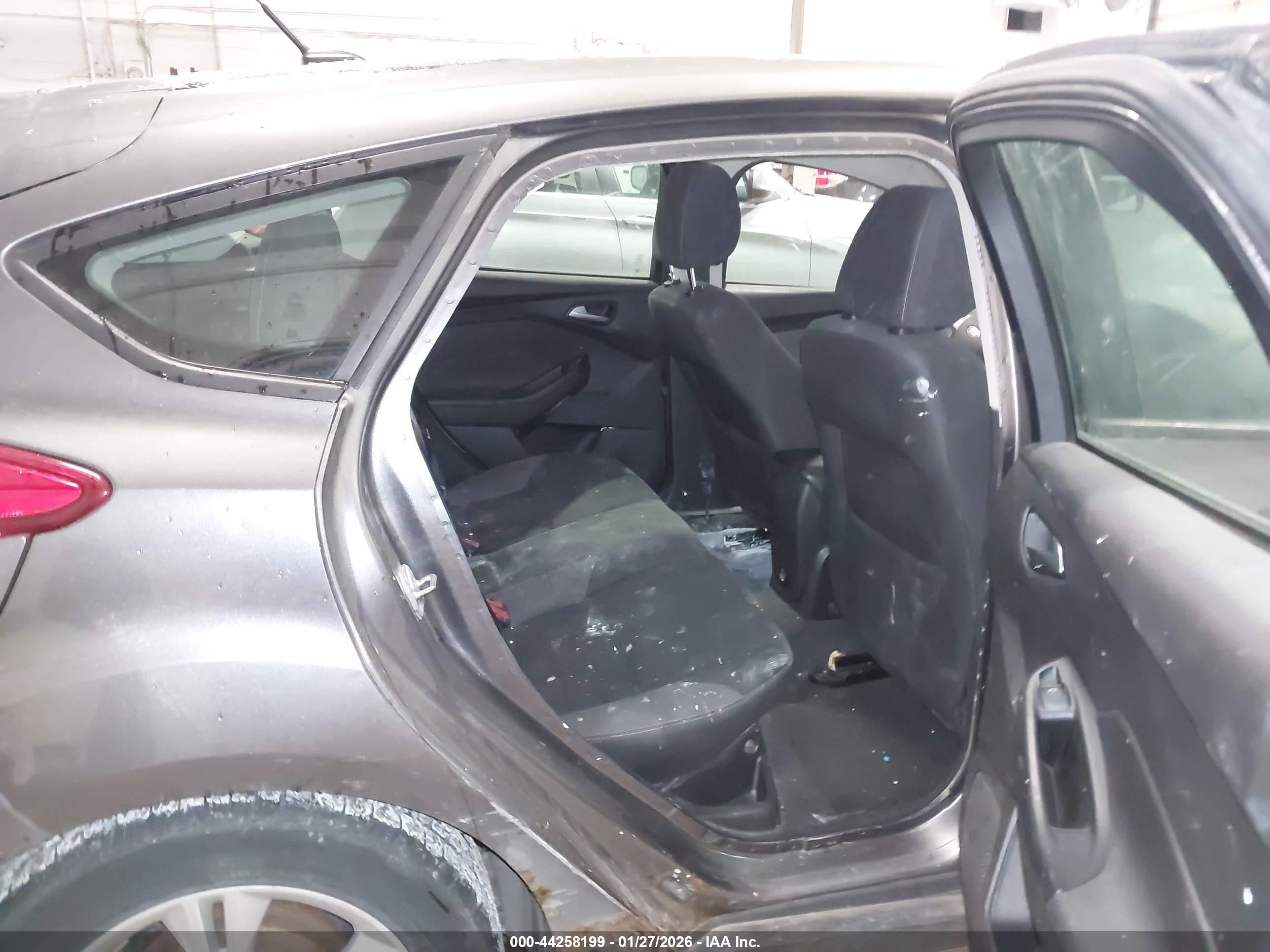 FORD FOCUS image 8