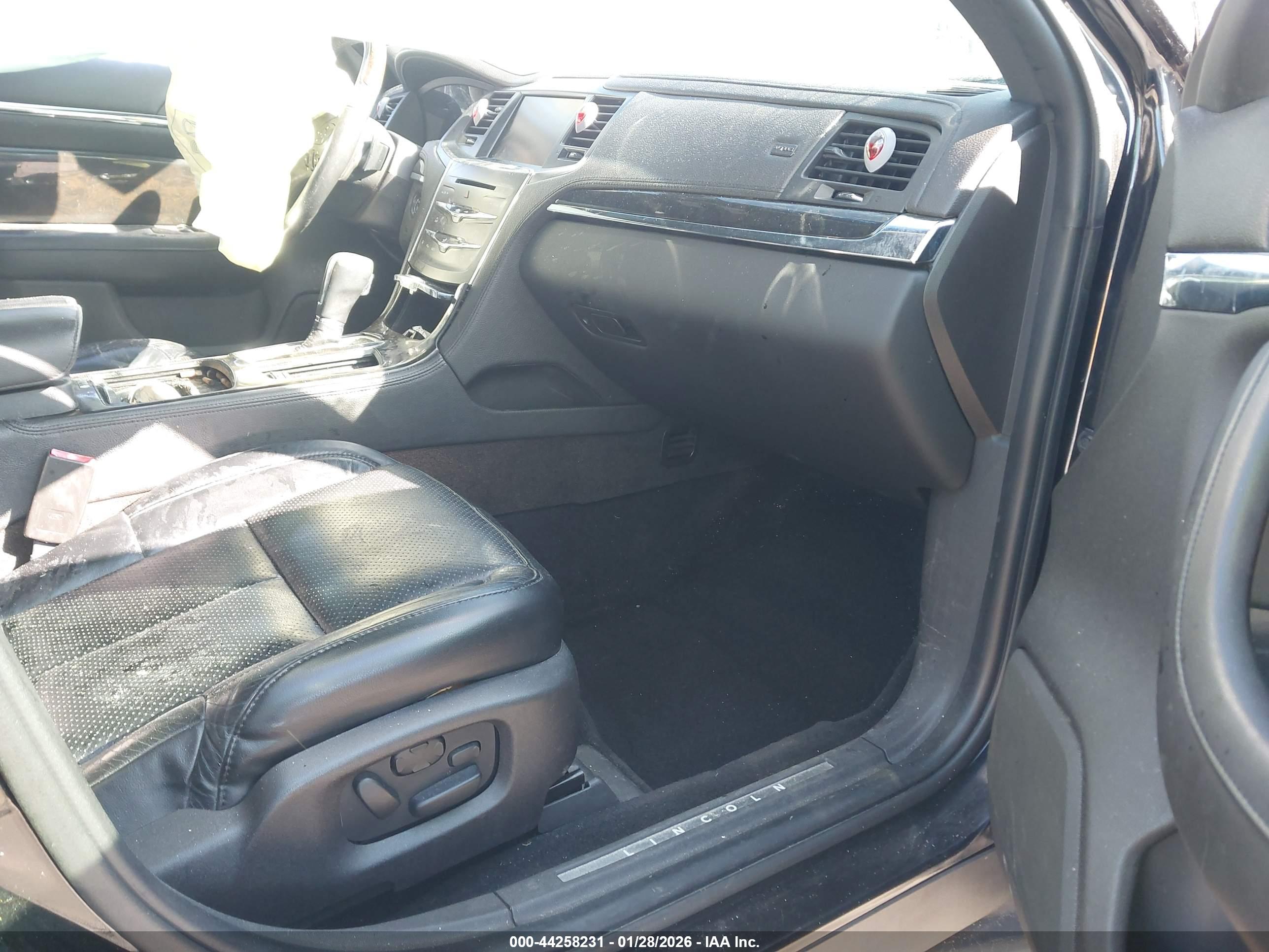 LINCOLN MKS image 5