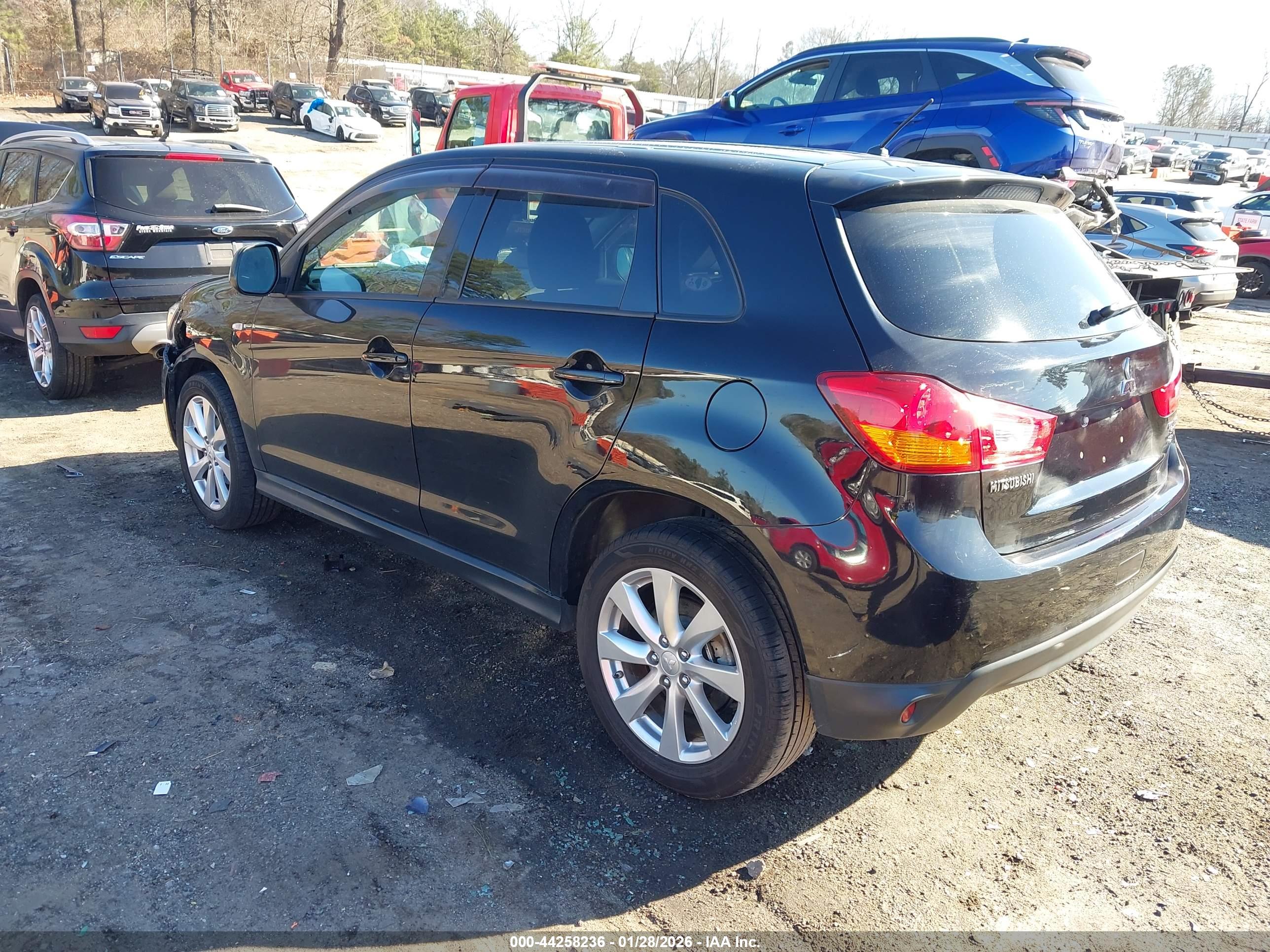 MITSUBISHI OUTLANDER image 3