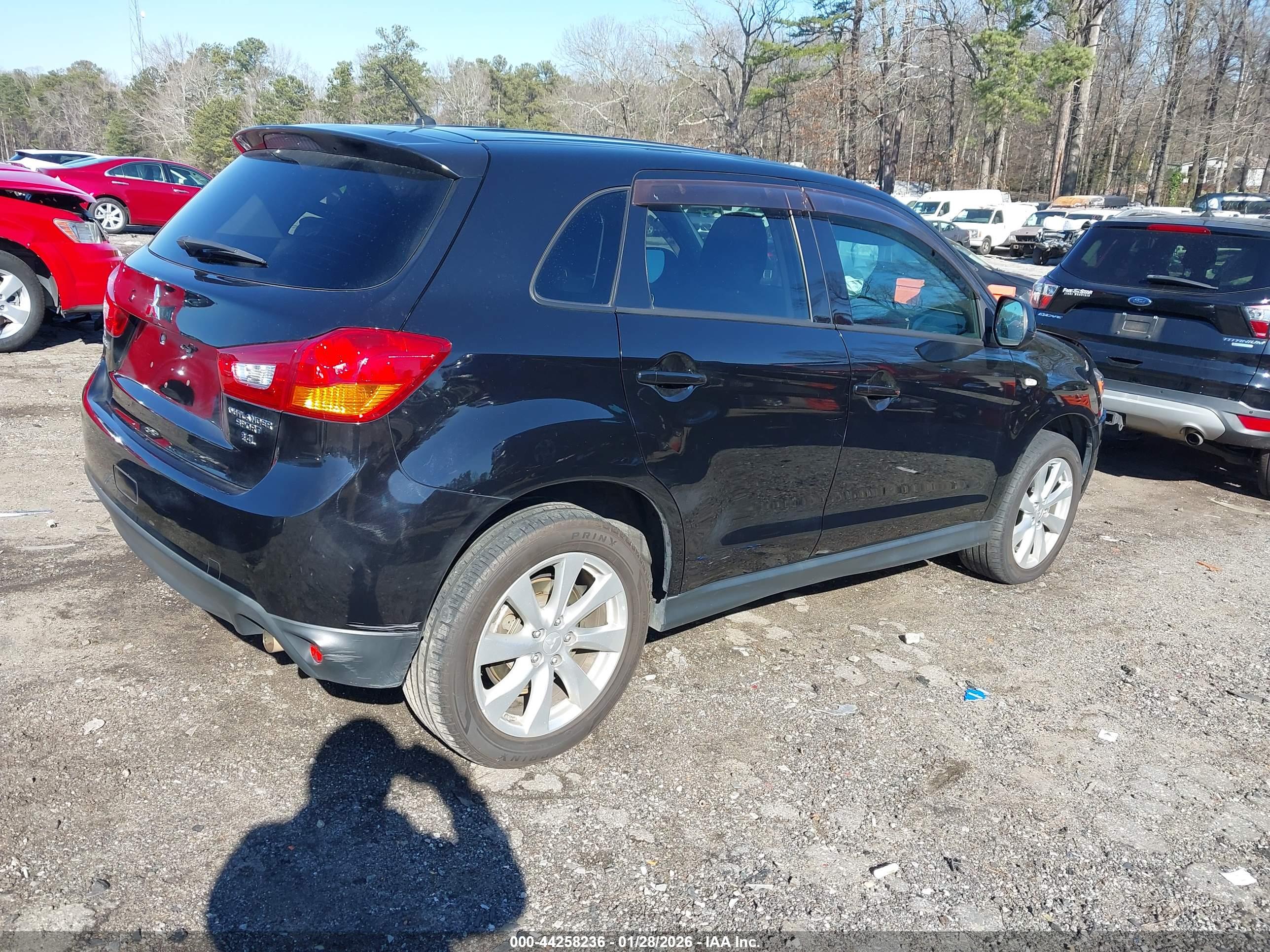MITSUBISHI OUTLANDER image 4
