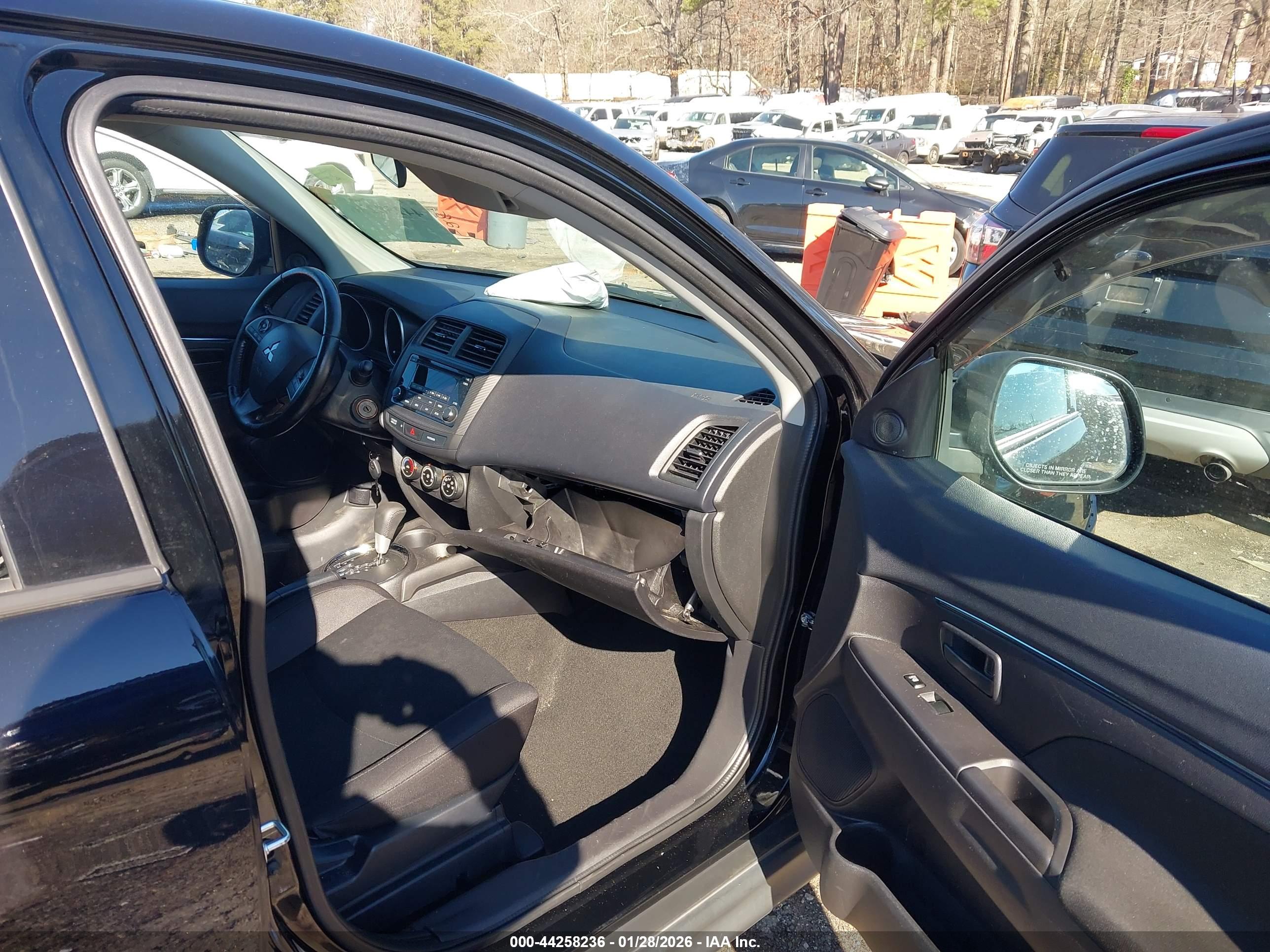 MITSUBISHI OUTLANDER image 5