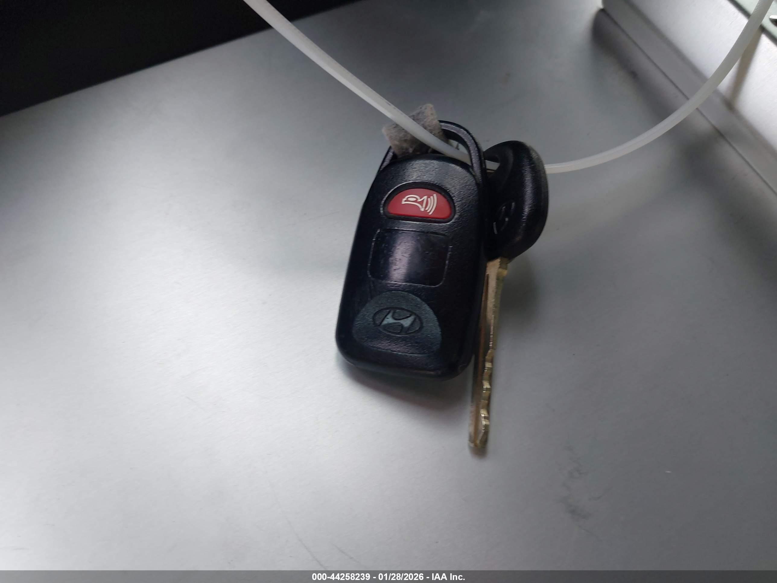 HYUNDAI ELANTRA image 11