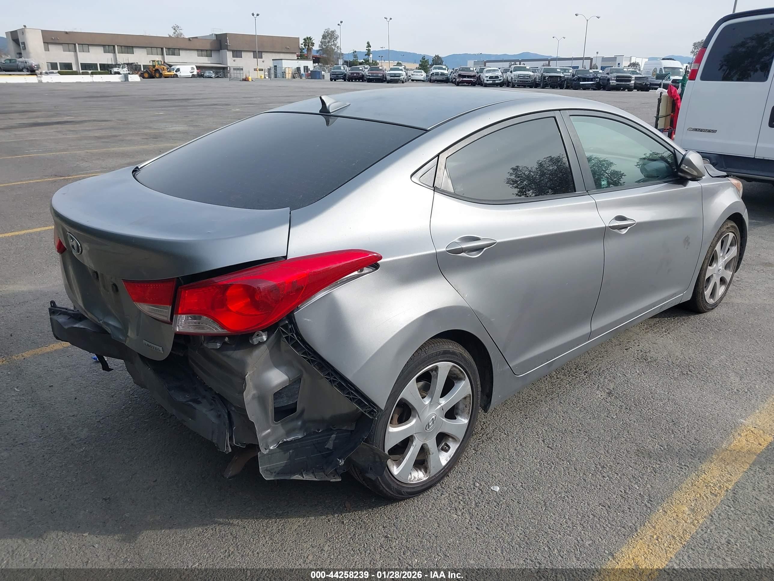 HYUNDAI ELANTRA image 4