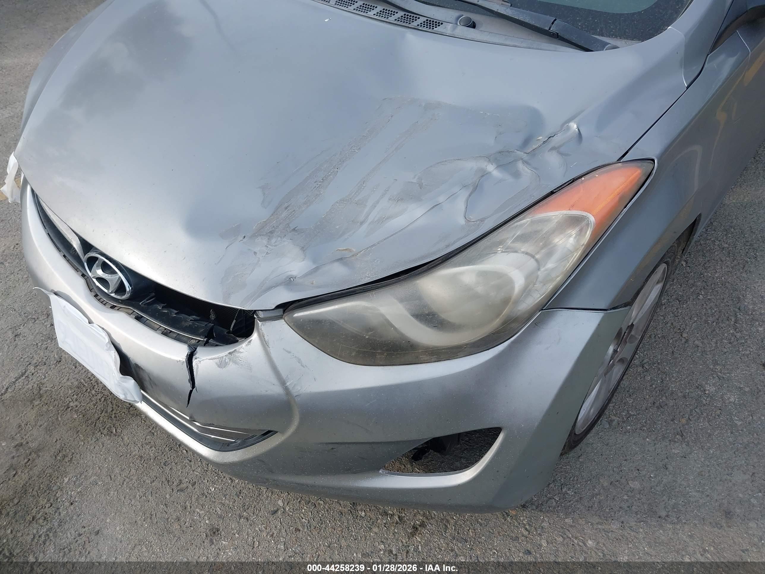 HYUNDAI ELANTRA image 6