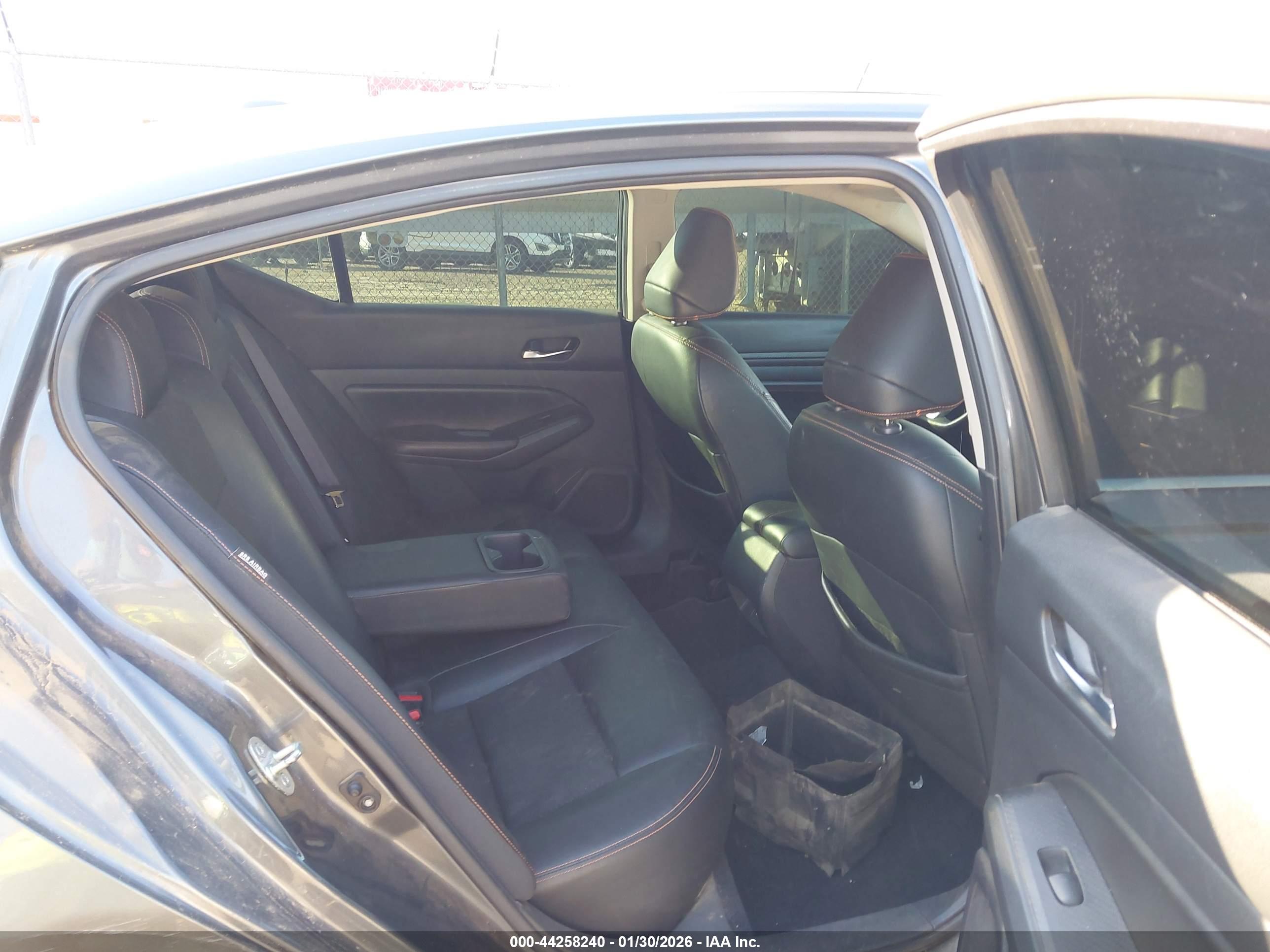 NISSAN ALTIMA image 8