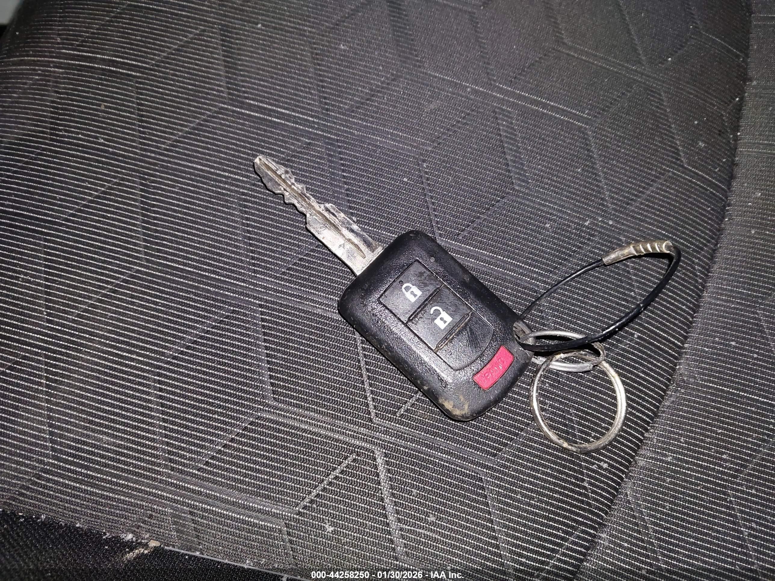 MITSUBISHI OUTLANDER image 11