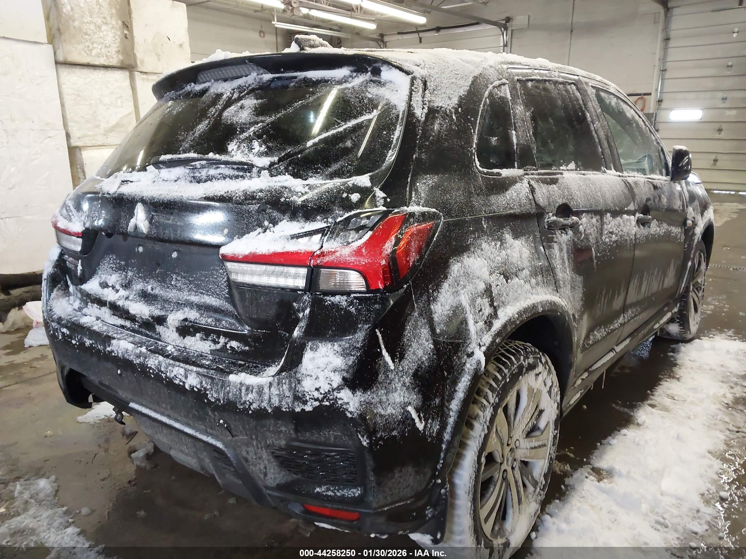 MITSUBISHI OUTLANDER image 4