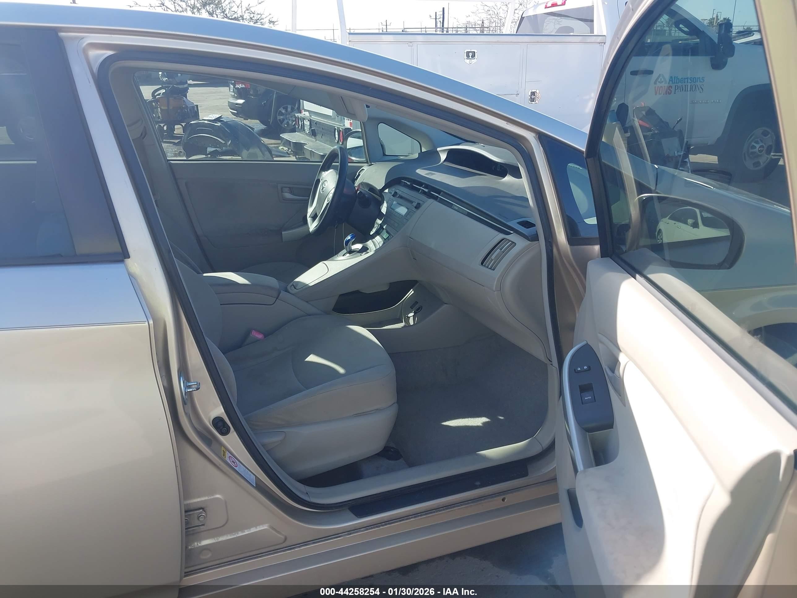 TOYOTA PRIUS image 5