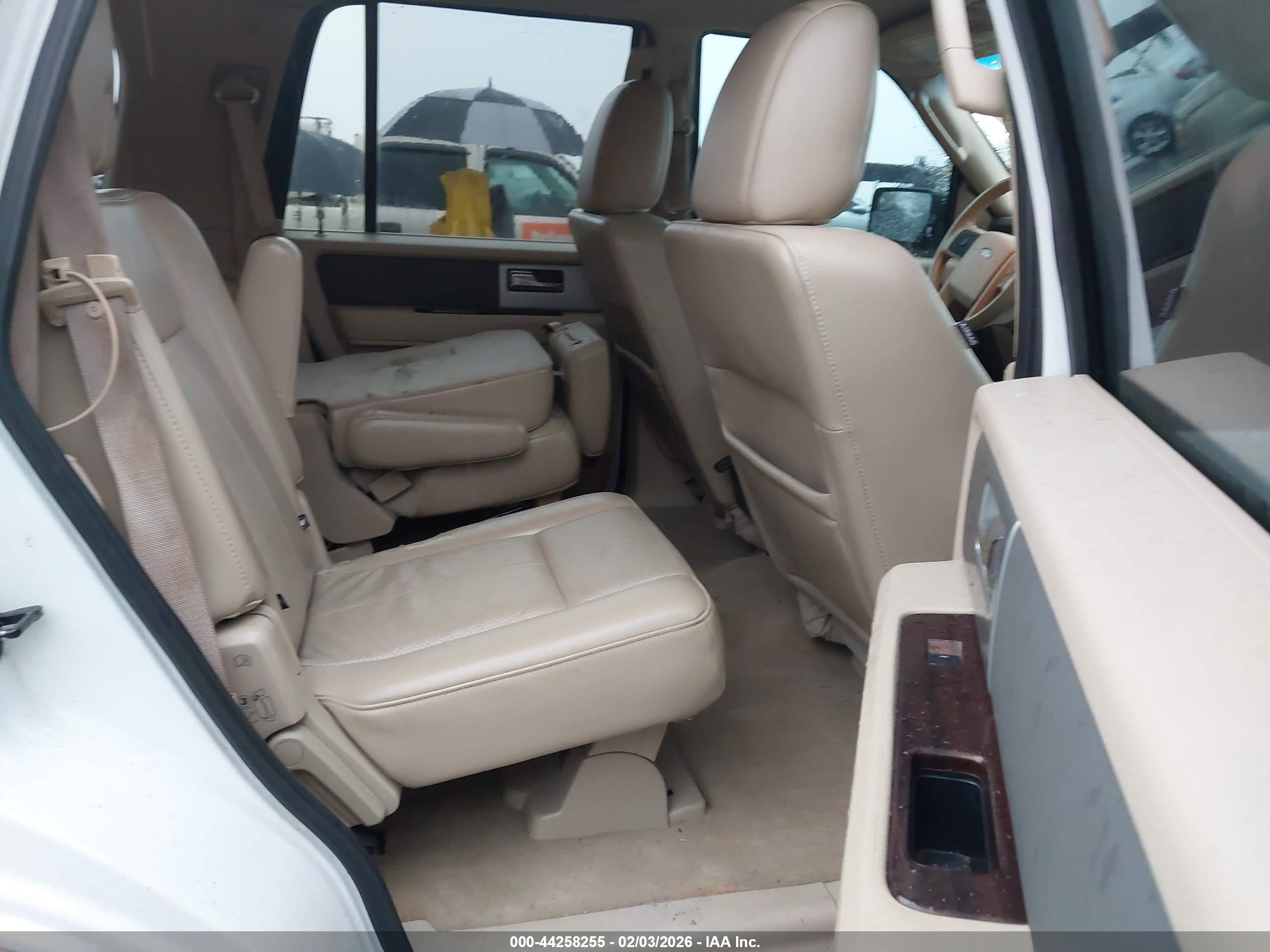 FORD EXPEDITION image 8