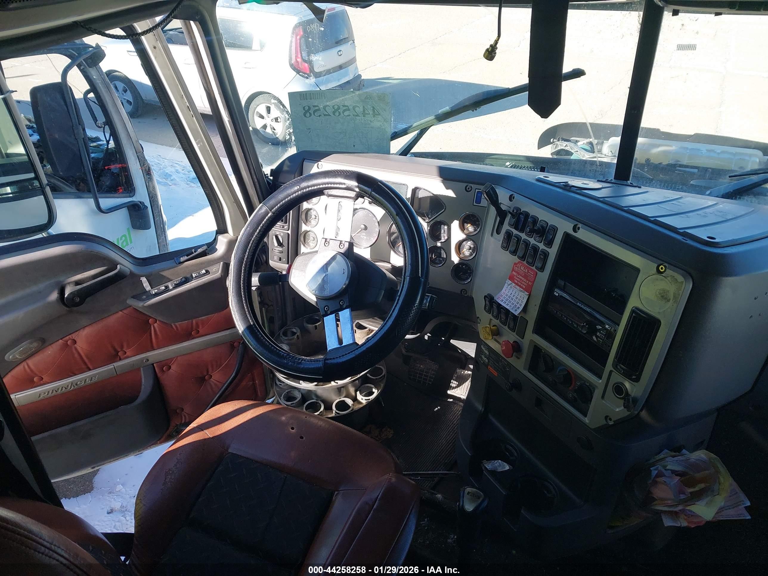 MACK 600 image 8