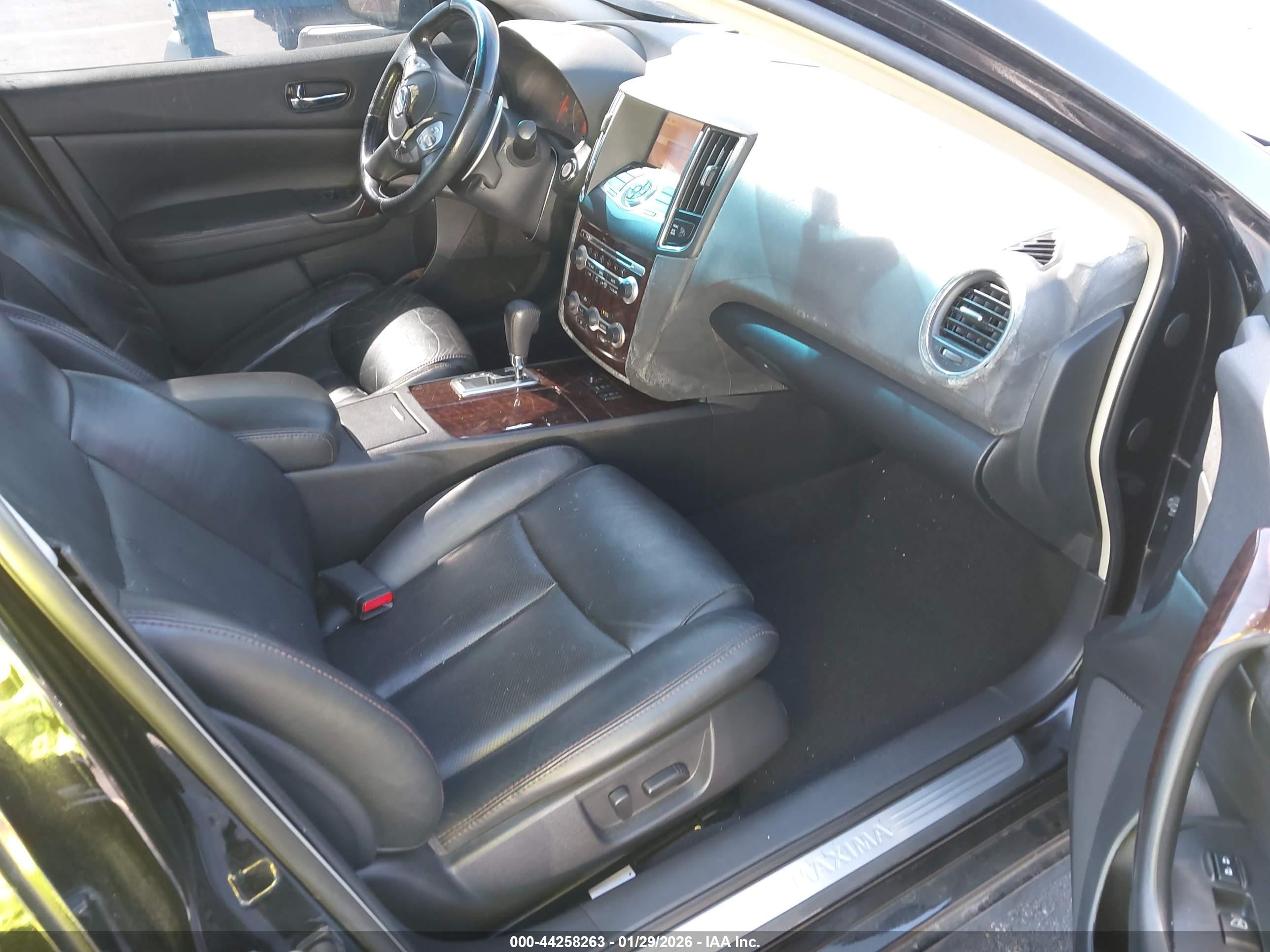 NISSAN MAXIMA image 5