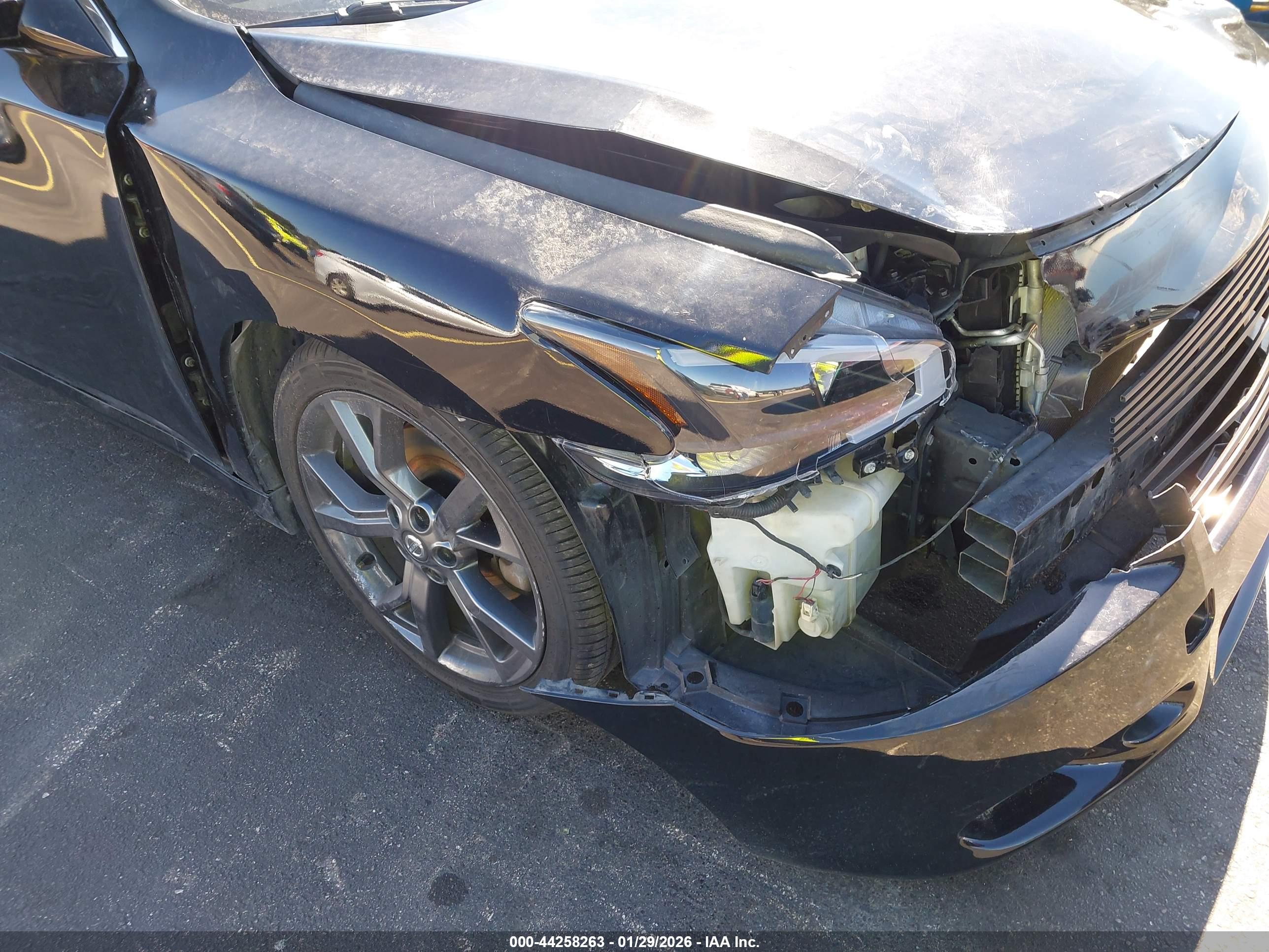 NISSAN MAXIMA image 6