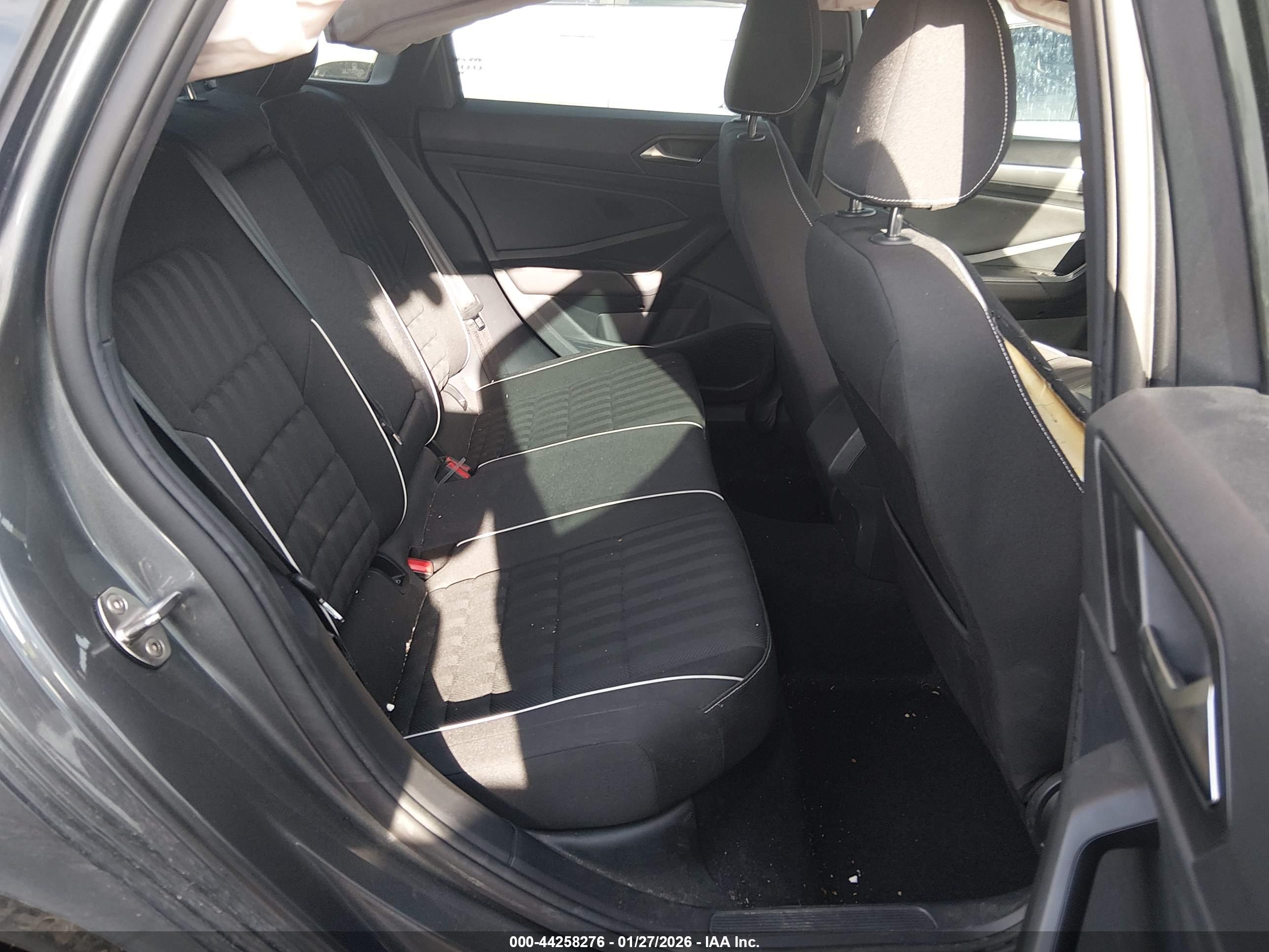 VOLKSWAGEN JETTA image 8