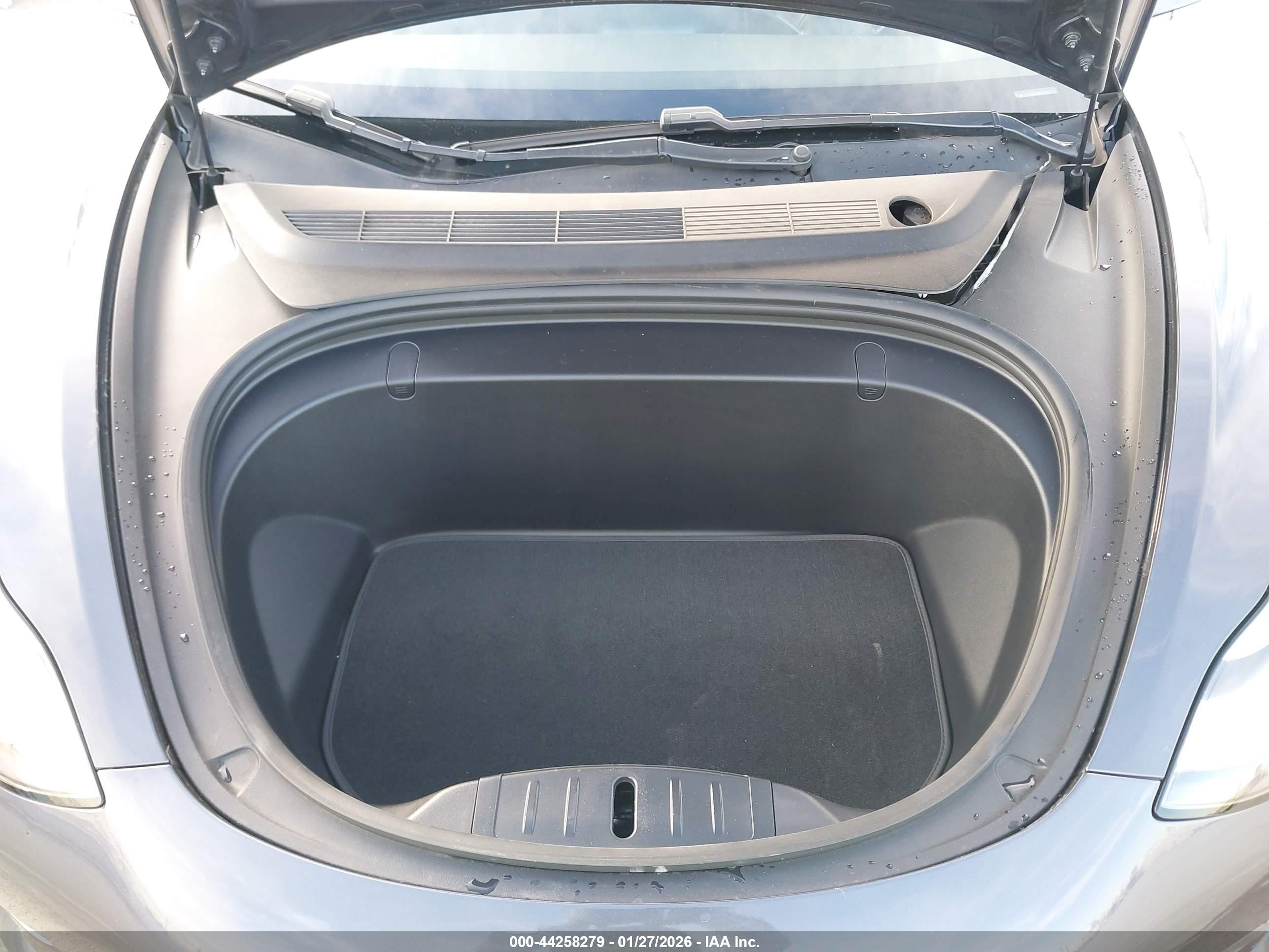TESLA MODEL image 10