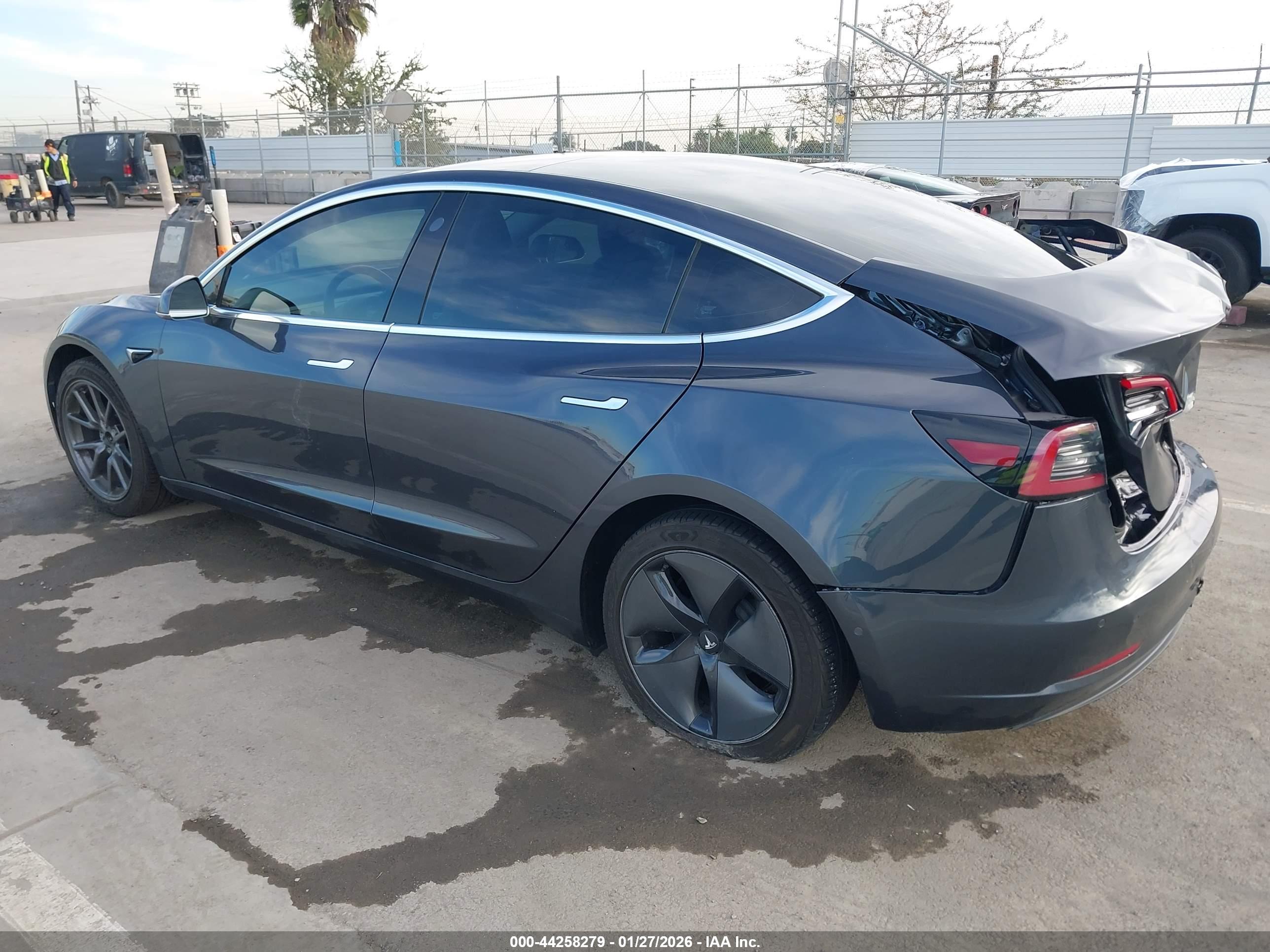 TESLA MODEL image 3