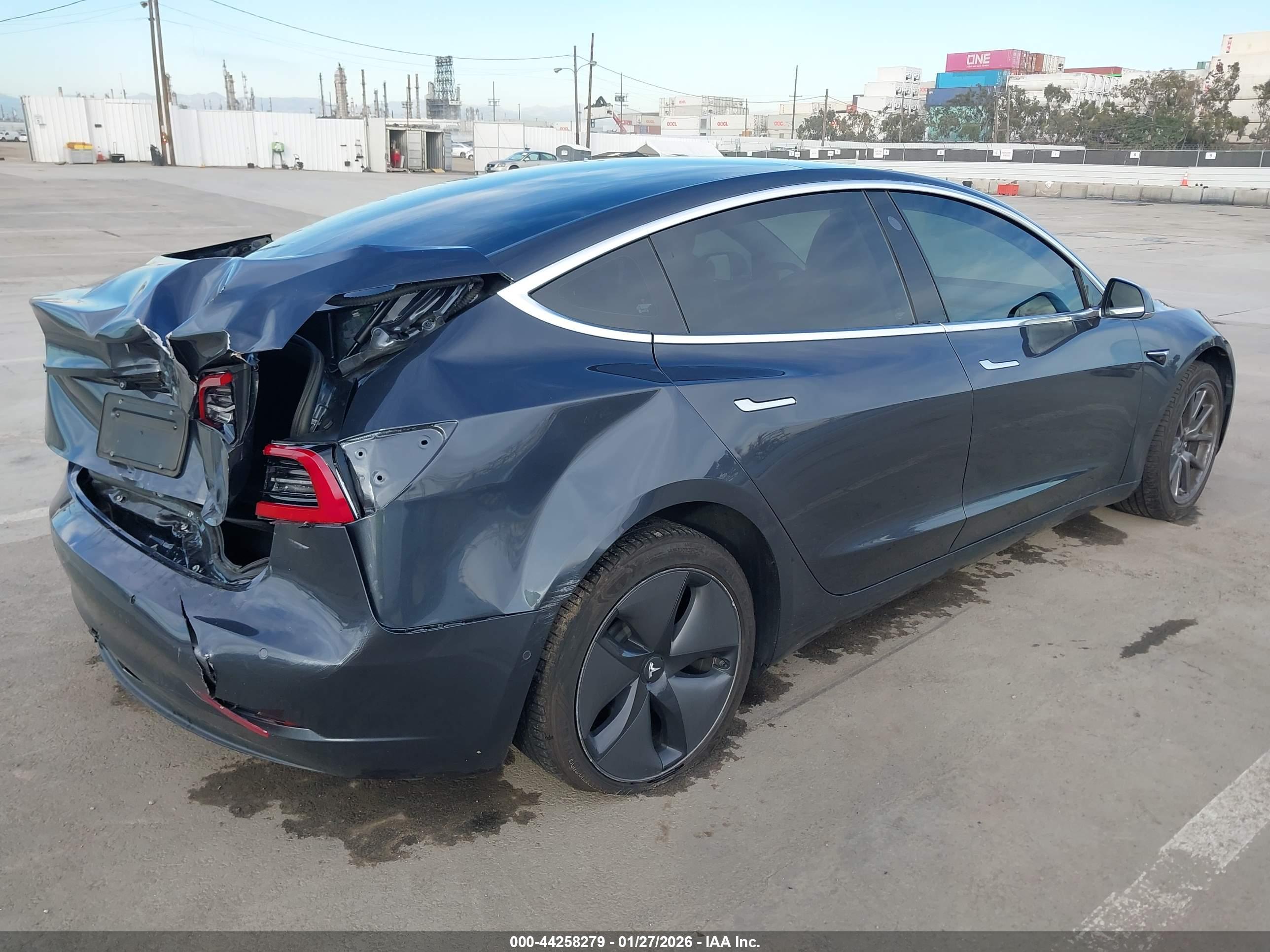 TESLA MODEL image 4