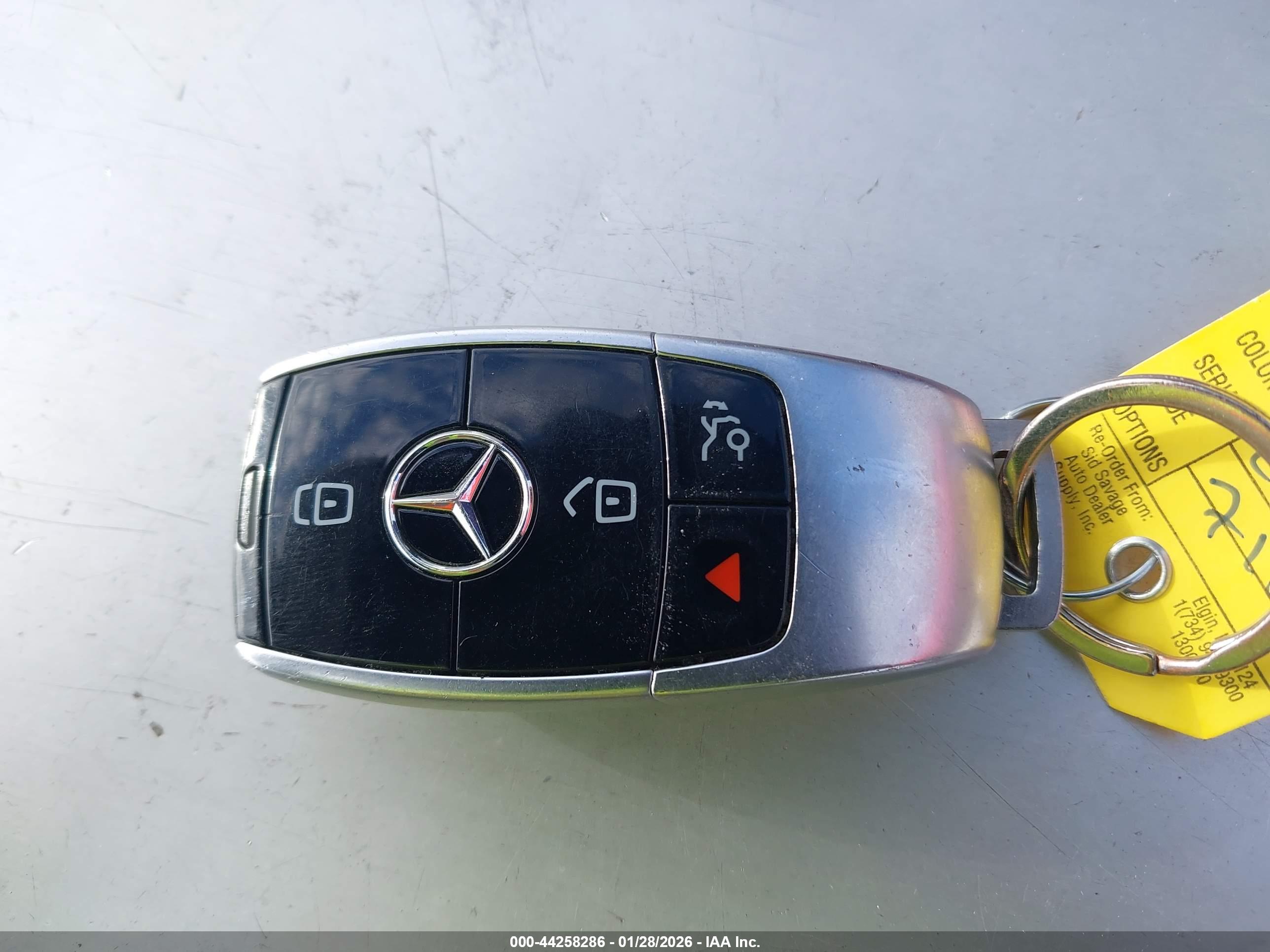 MERCEDES-BENZ E image 11