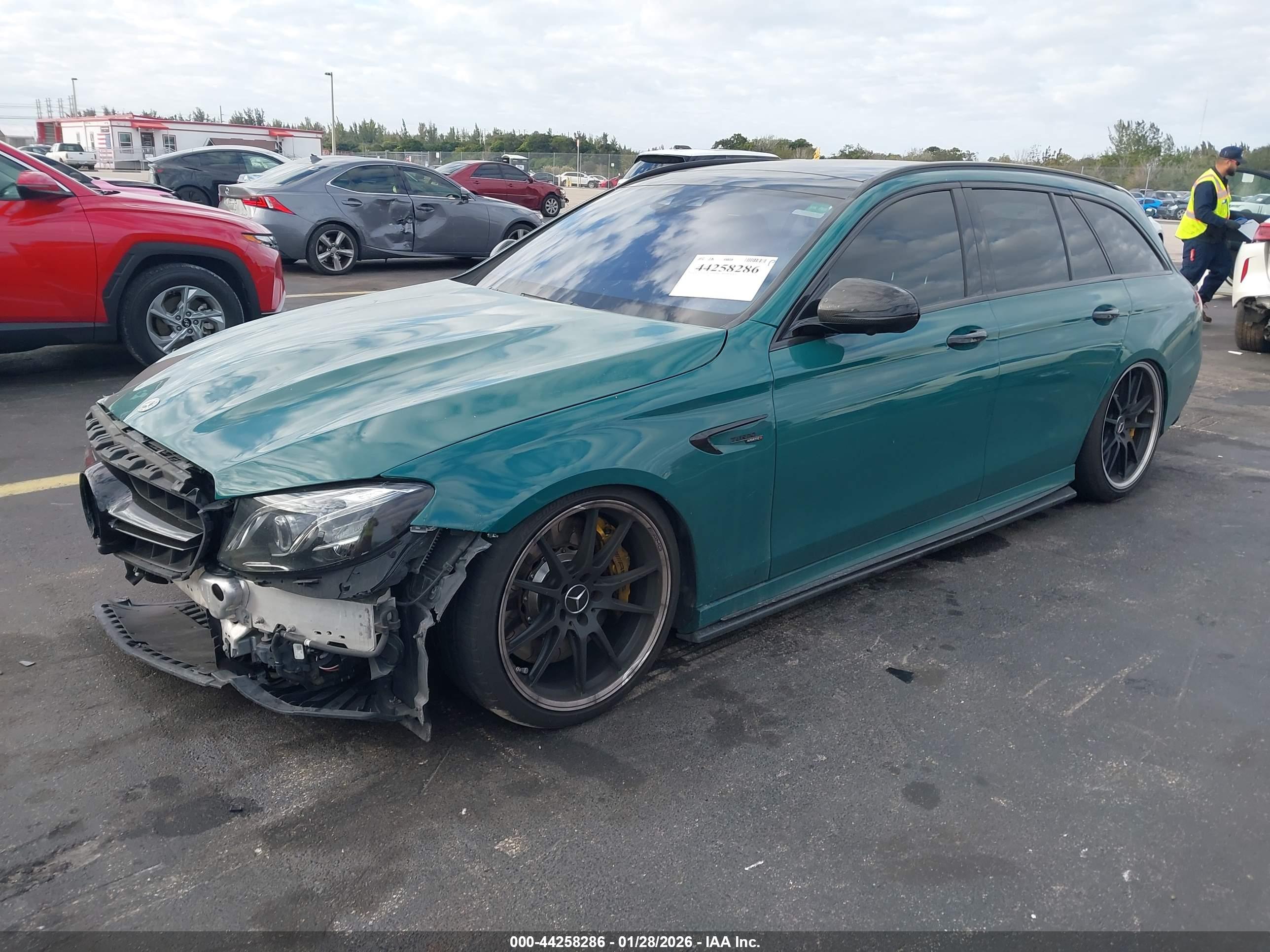 MERCEDES-BENZ E image 2
