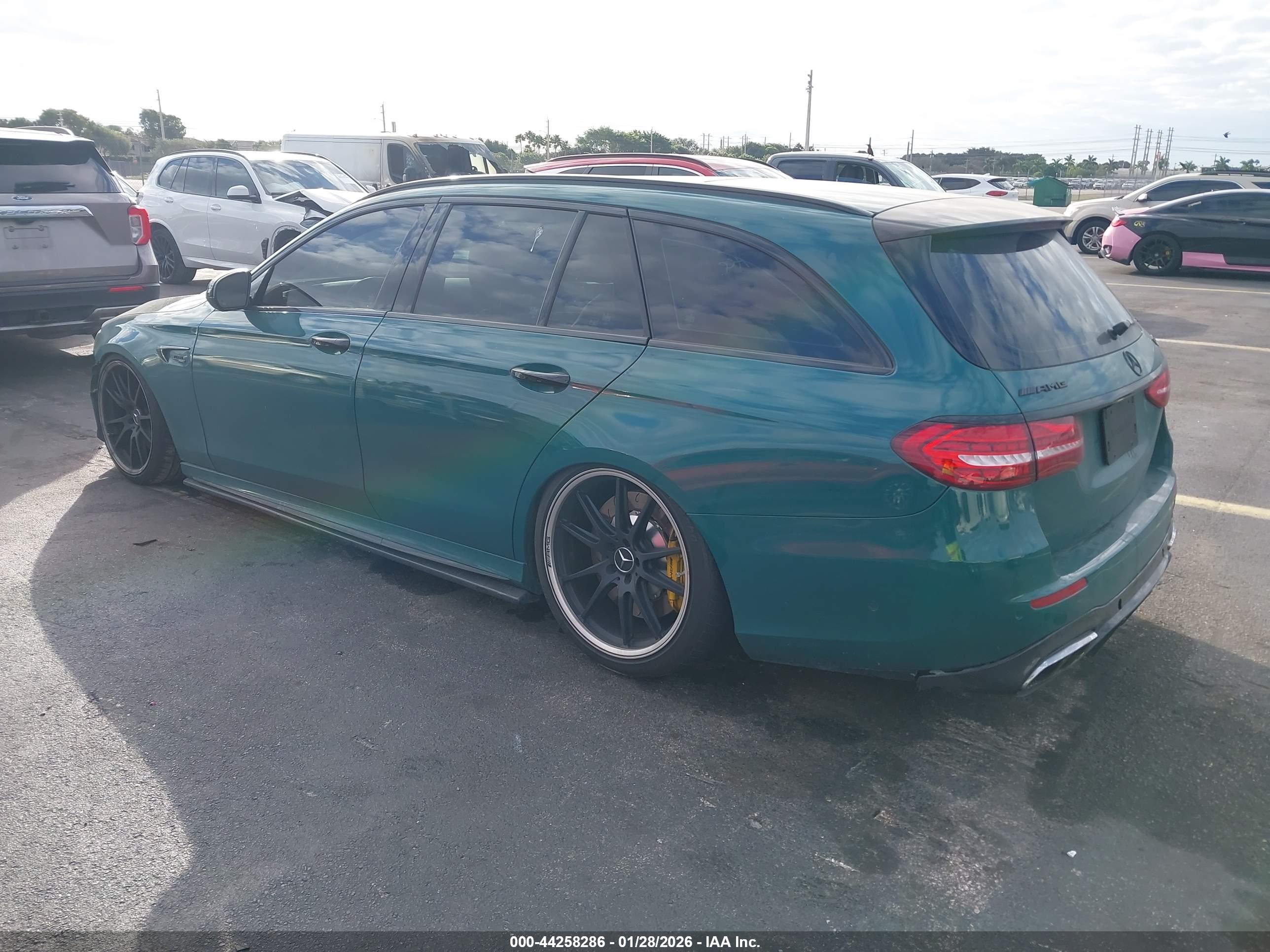 MERCEDES-BENZ E image 3