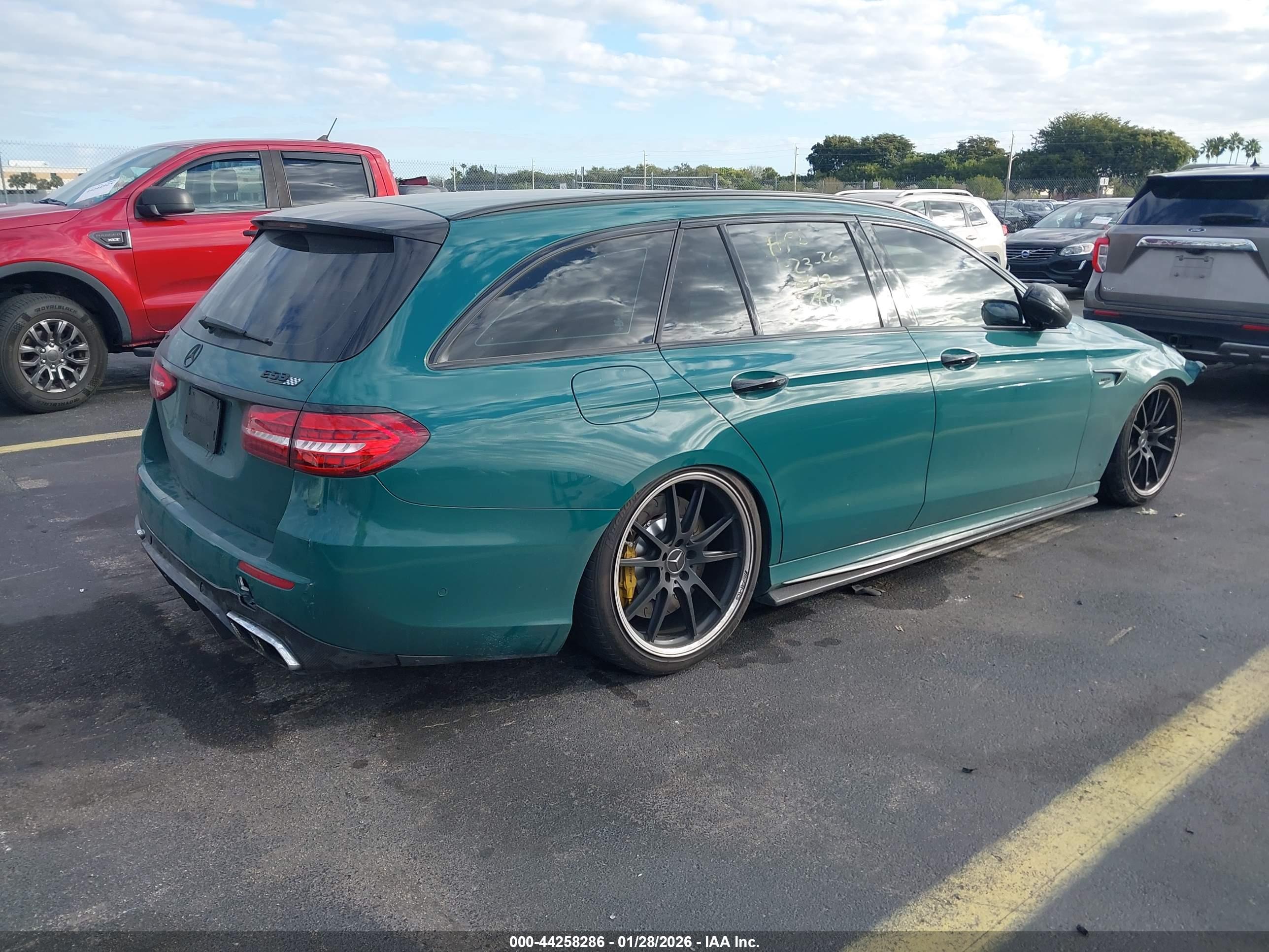 MERCEDES-BENZ E image 4