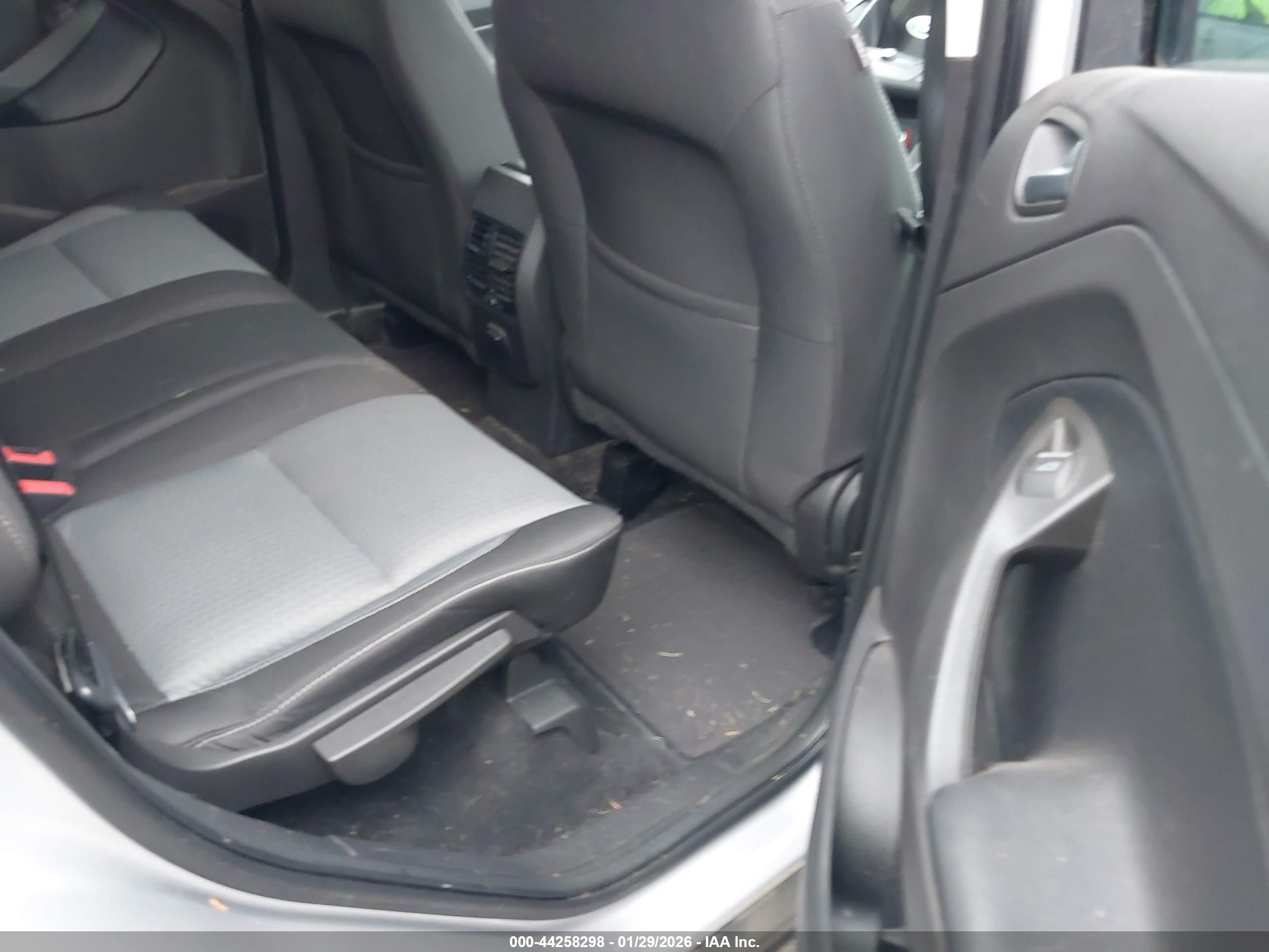 FORD ESCAPE image 8