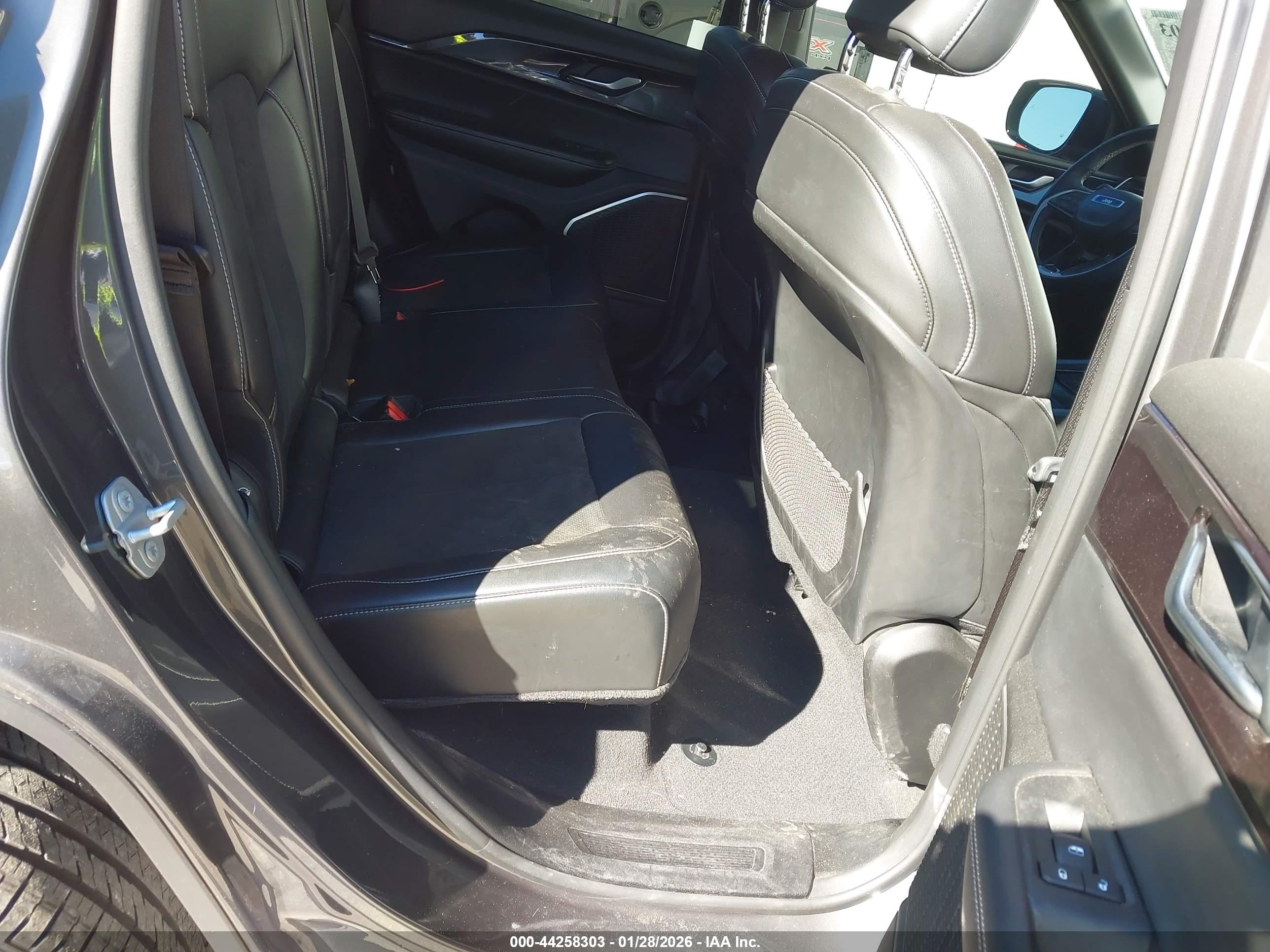 JEEP GRAND image 8