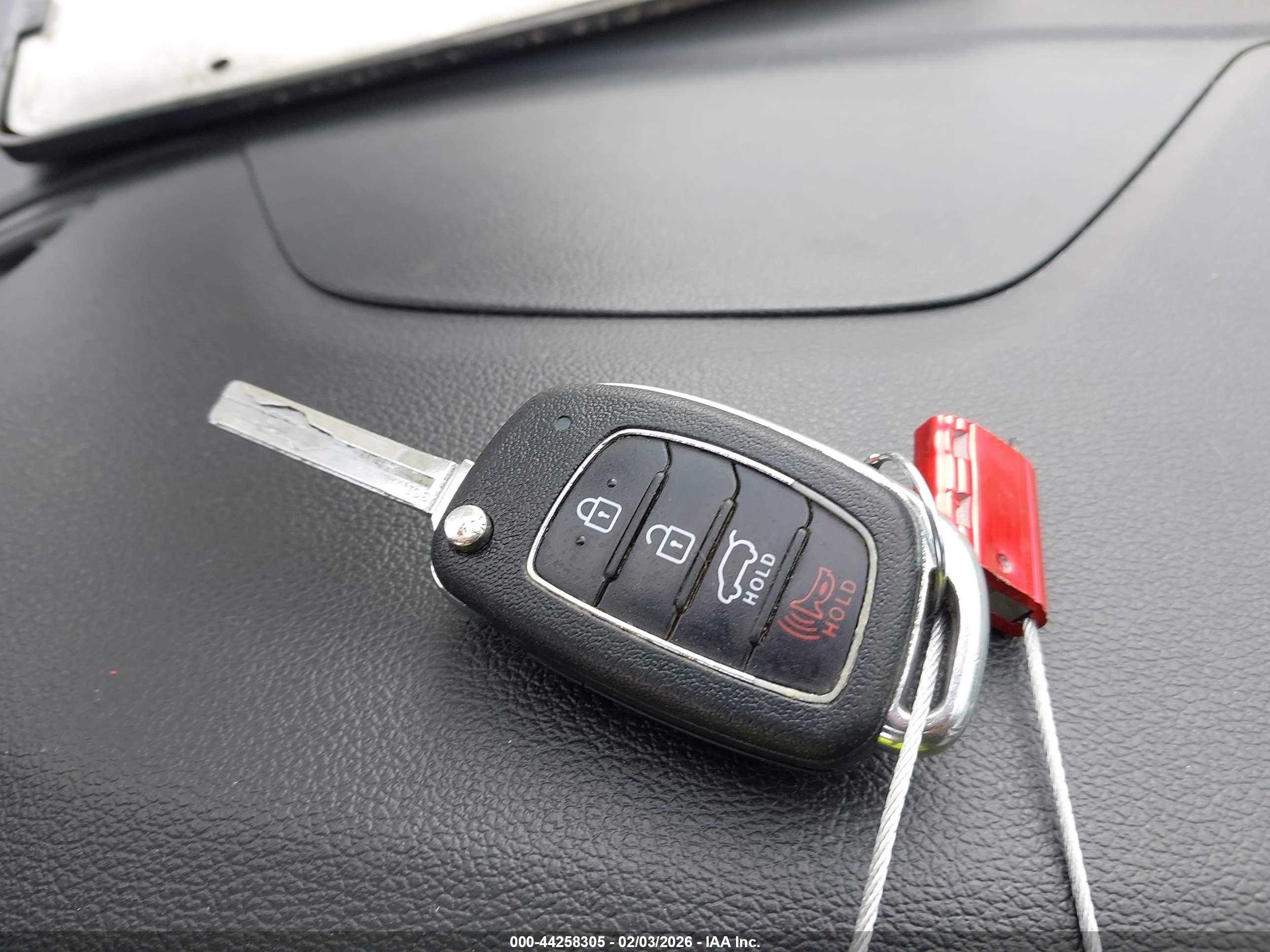 HYUNDAI TUCSON image 11