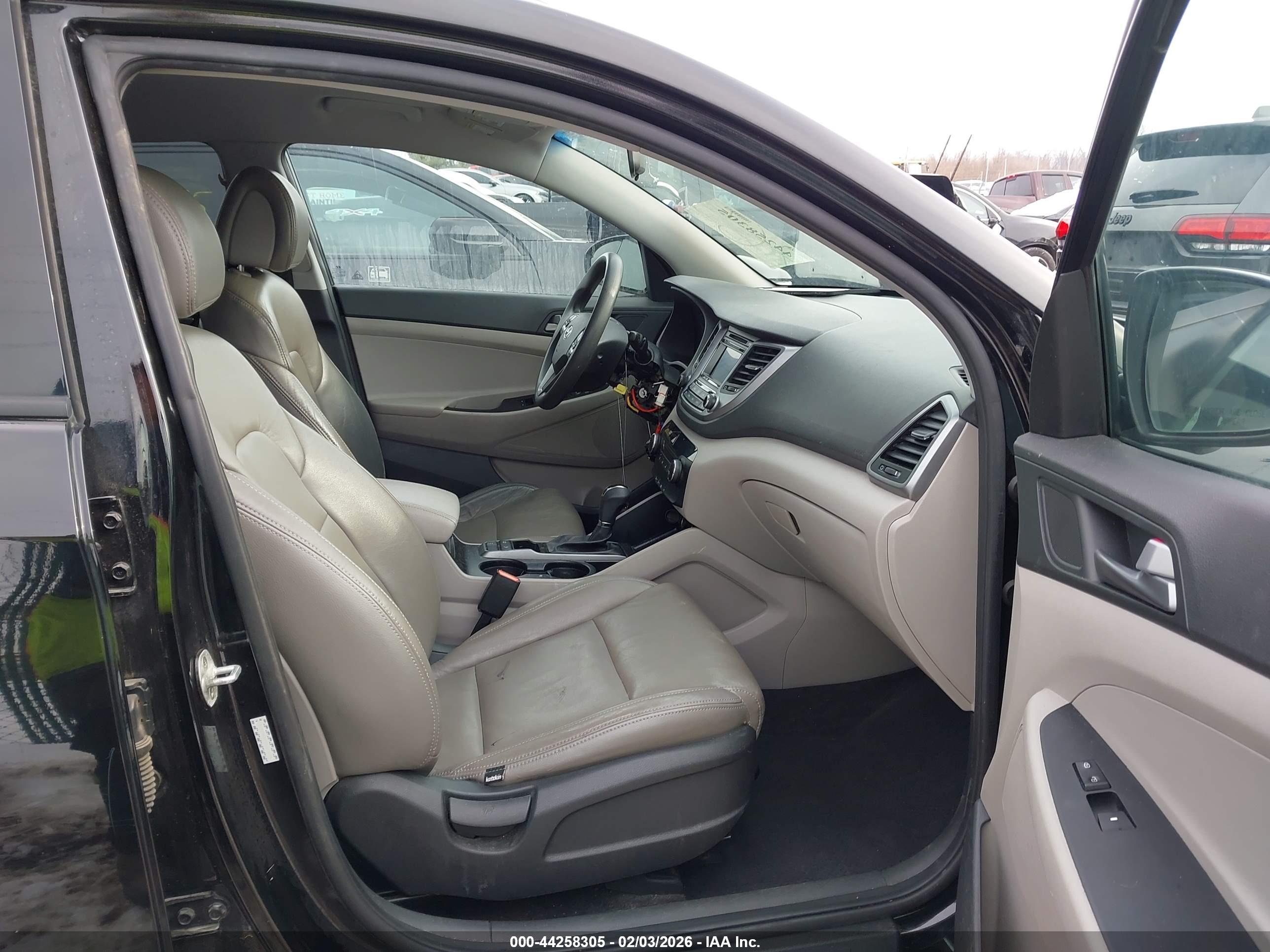 HYUNDAI TUCSON image 5