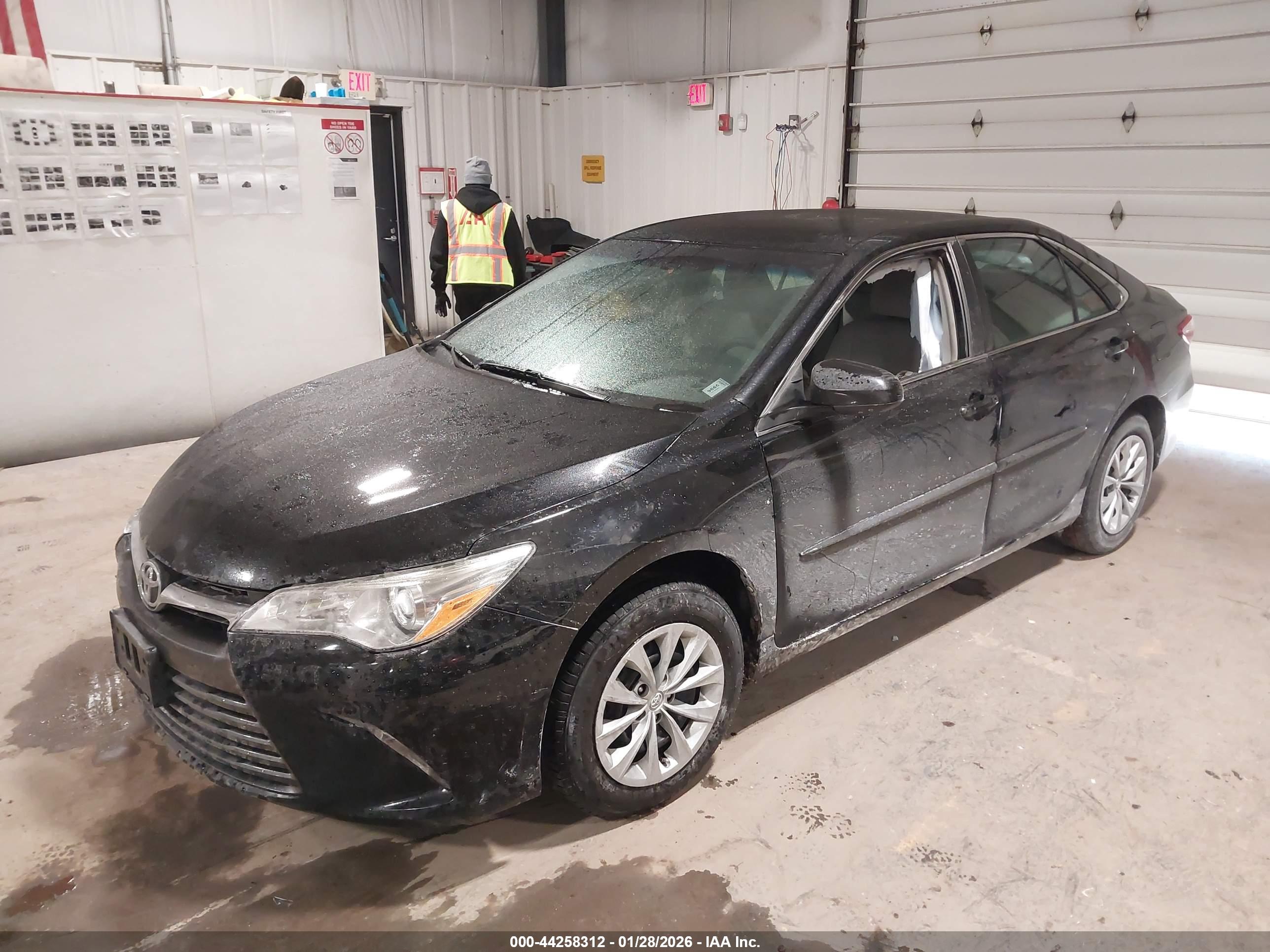 TOYOTA CAMRY image 2