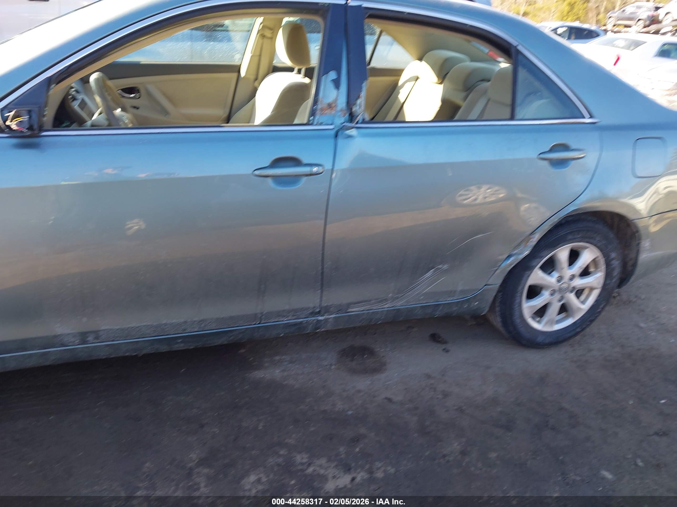 TOYOTA CAMRY image 6