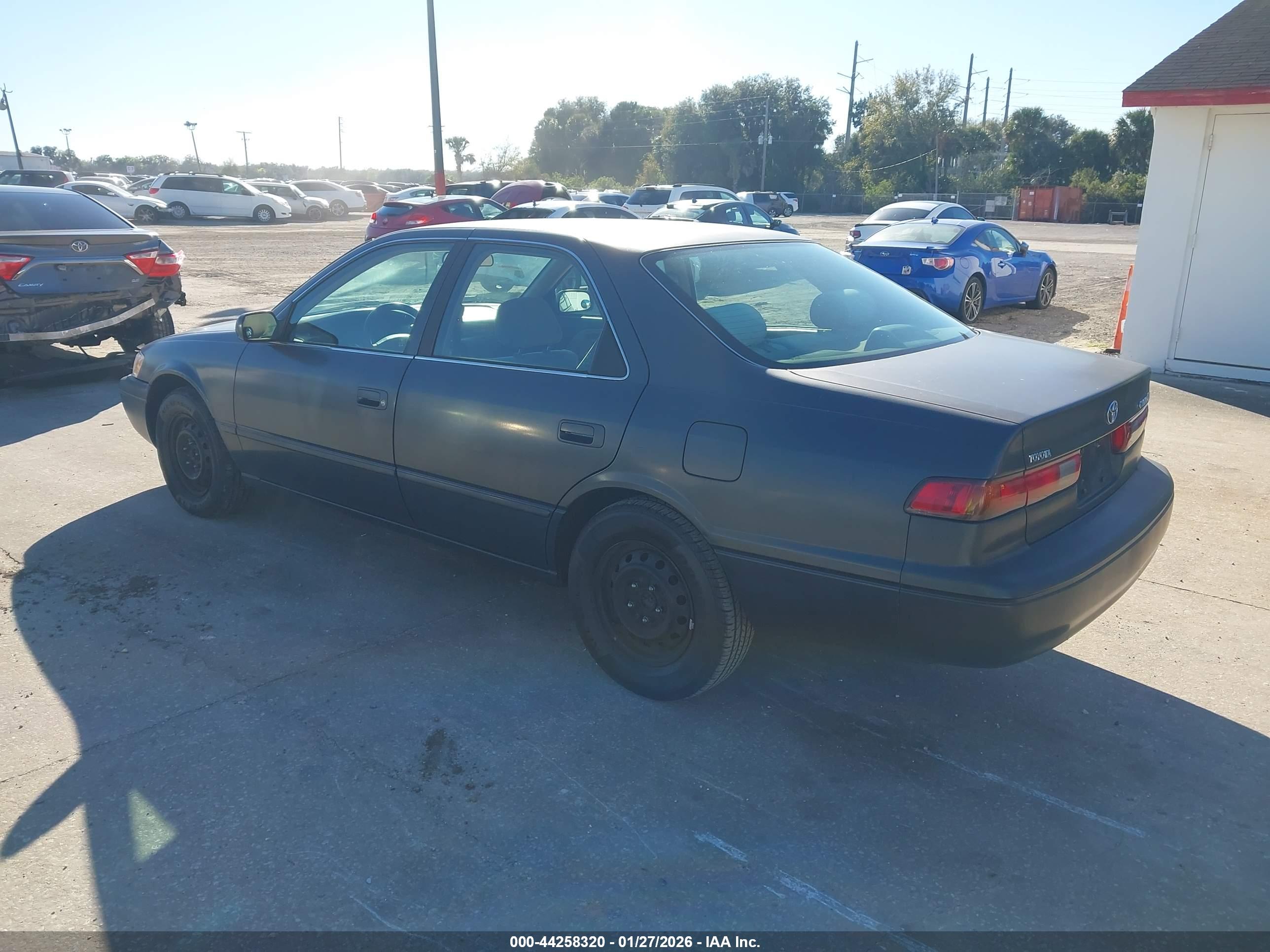 TOYOTA CAMRY image 3