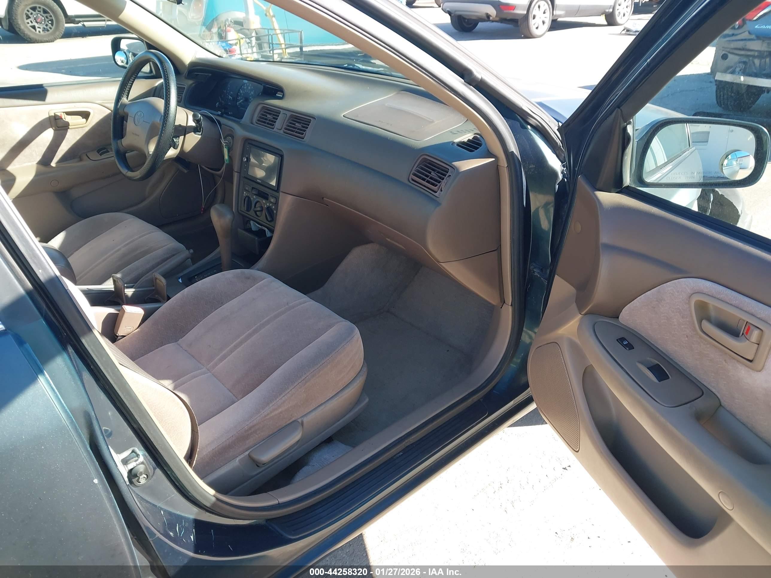 TOYOTA CAMRY image 5