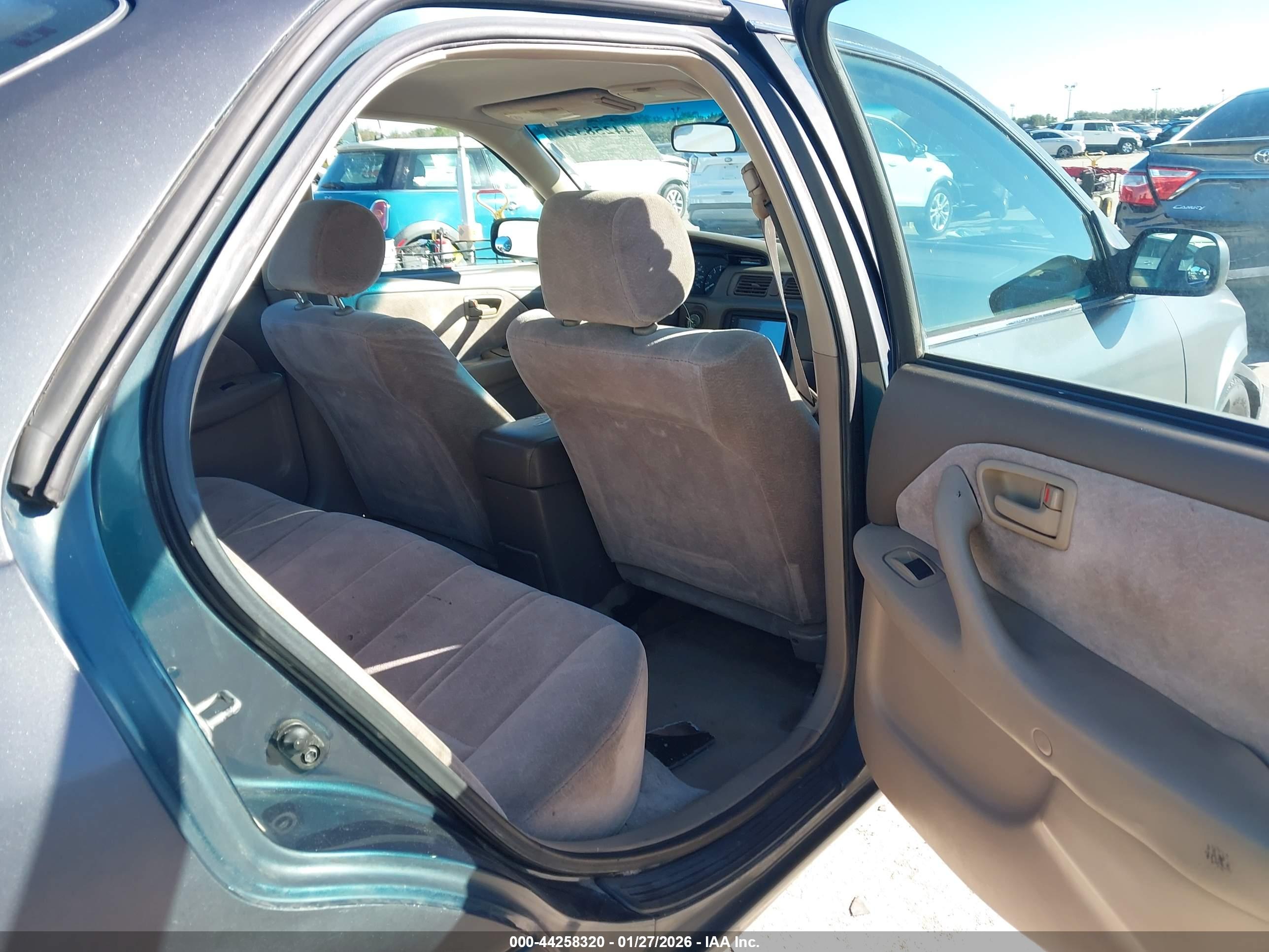 TOYOTA CAMRY image 8
