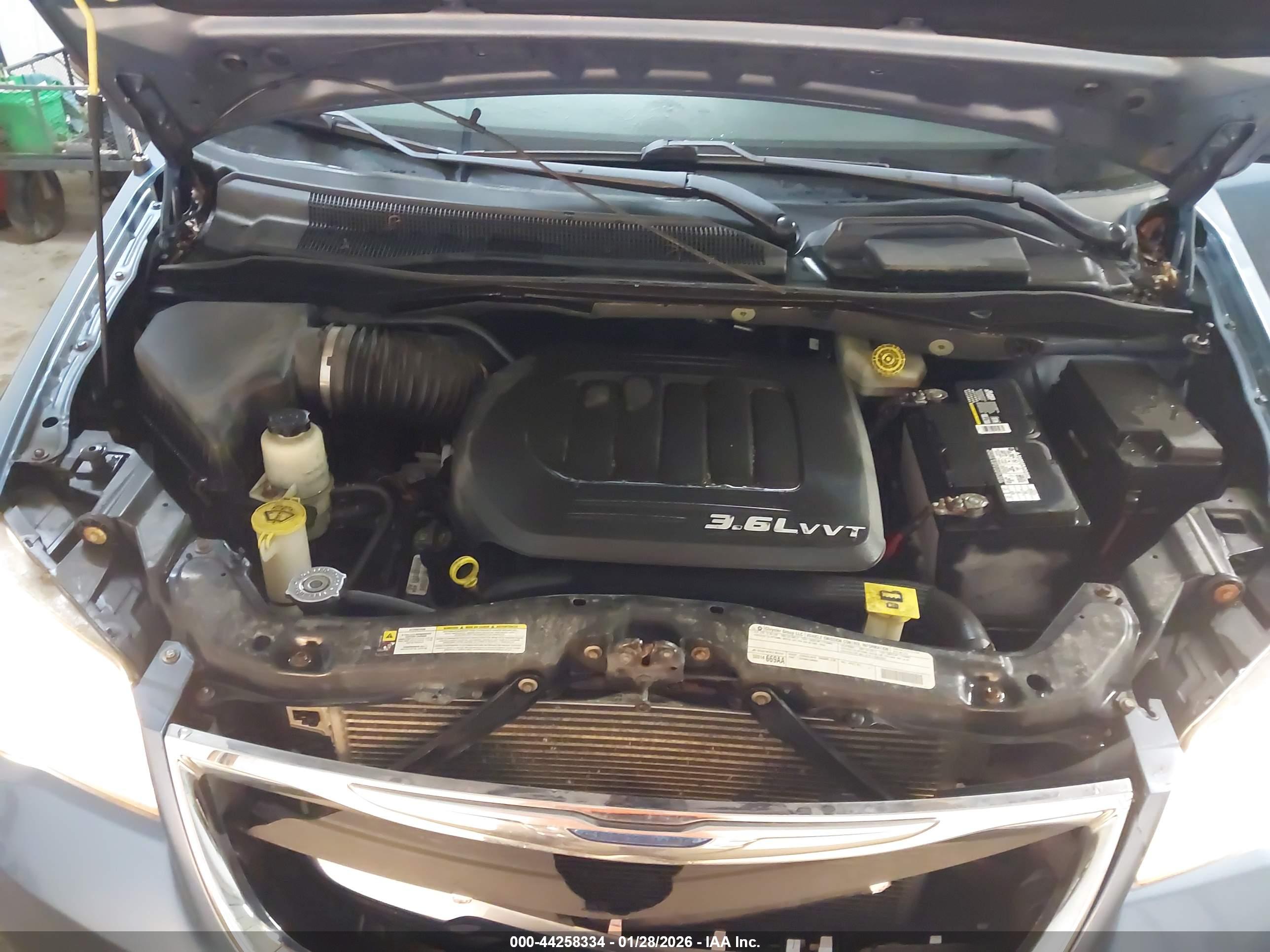 CHRYSLER TOWN image 10