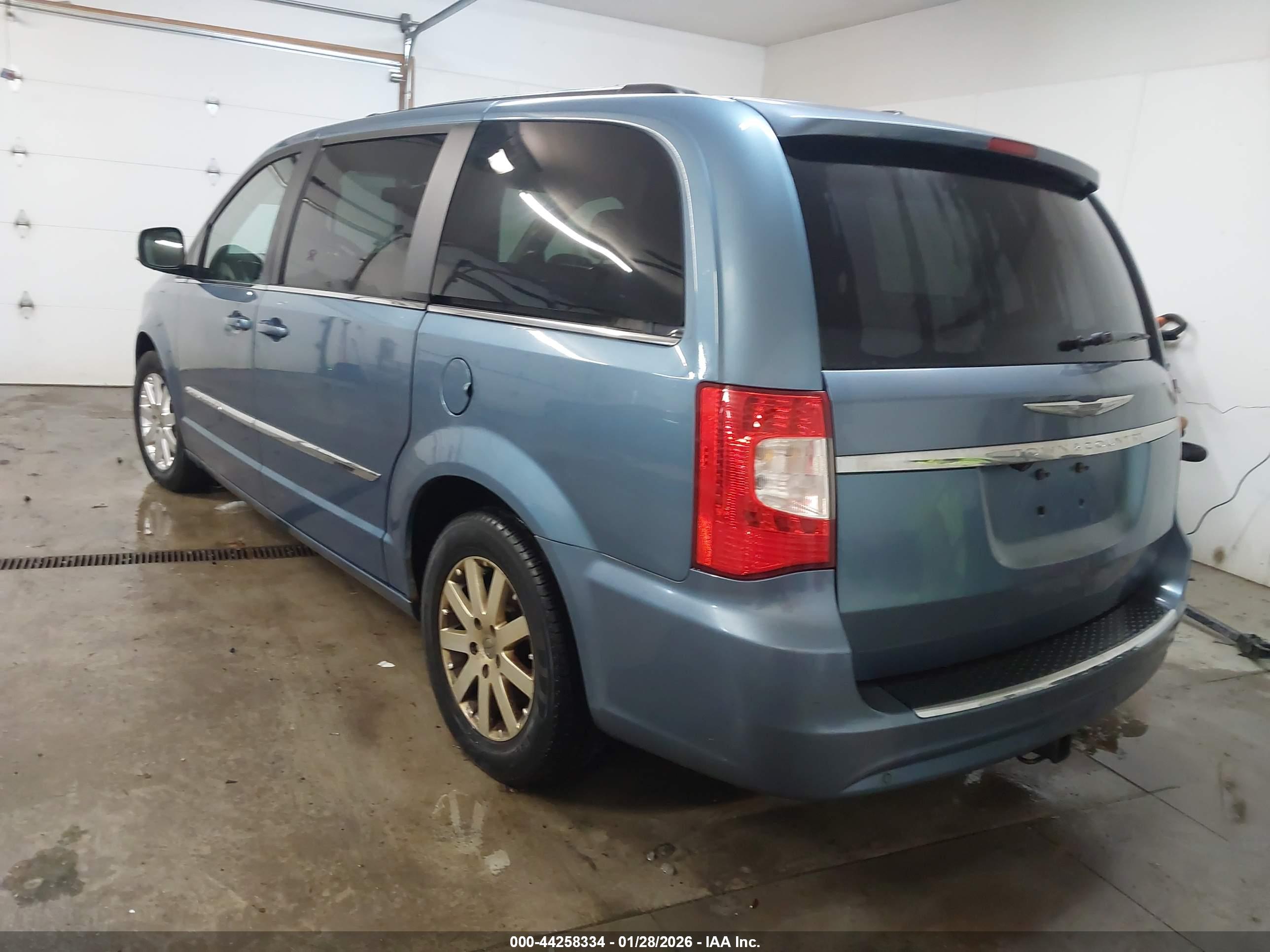 CHRYSLER TOWN image 3