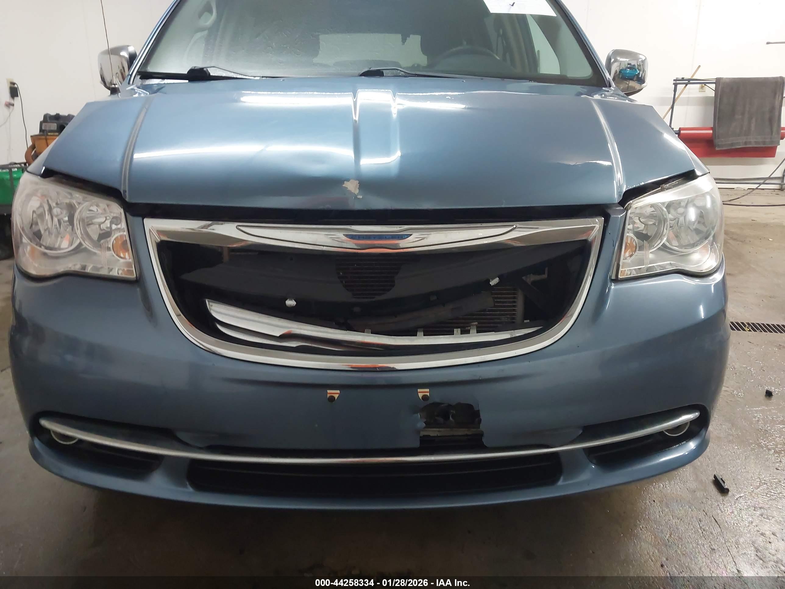 CHRYSLER TOWN image 6