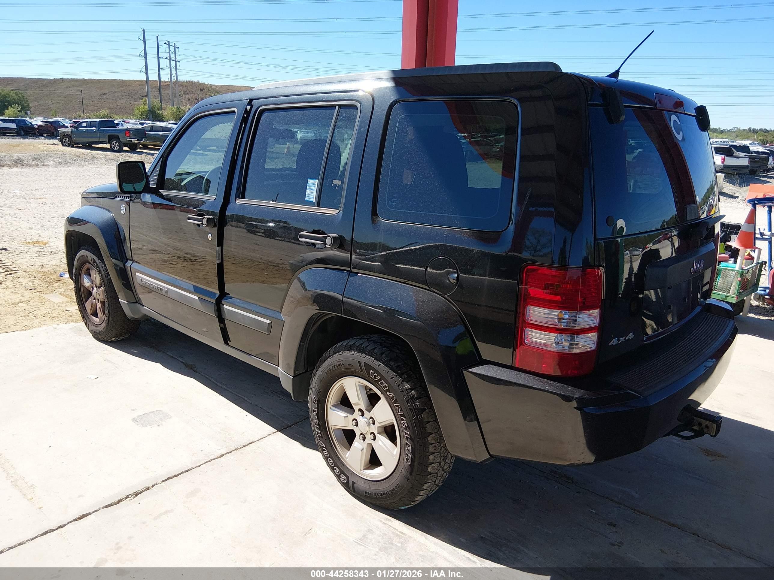 JEEP LIBERTY image 3