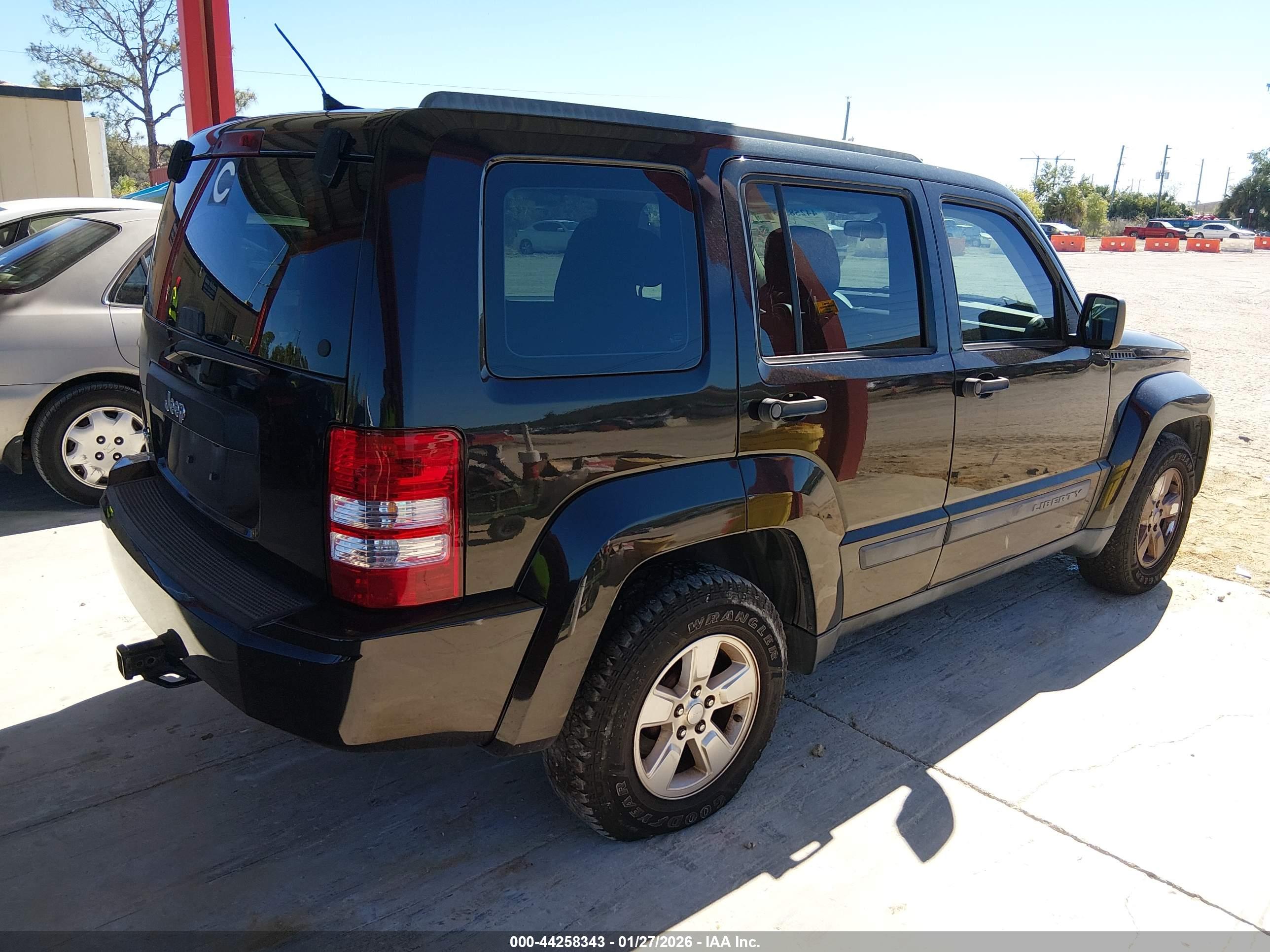 JEEP LIBERTY image 4
