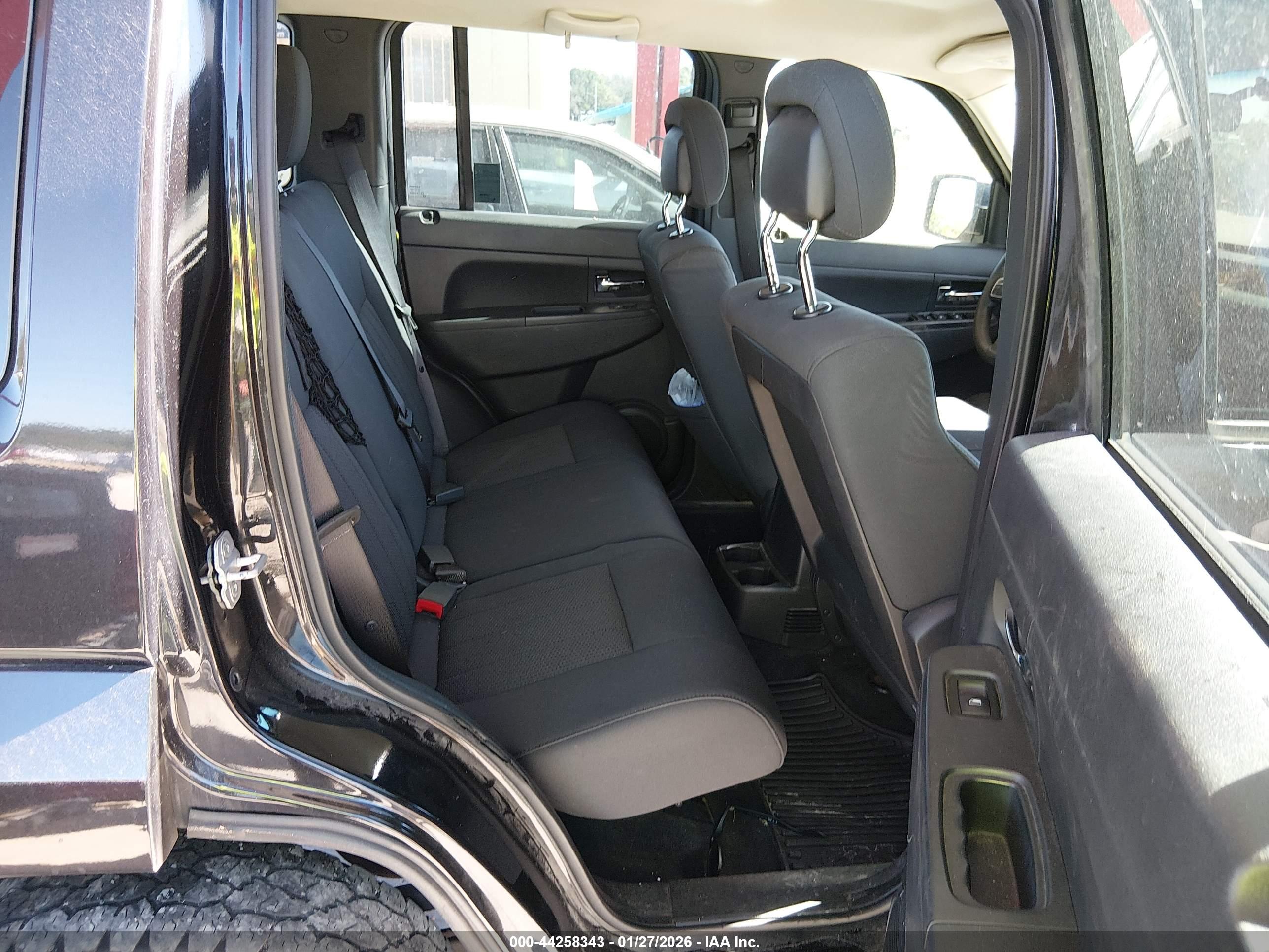 JEEP LIBERTY image 8